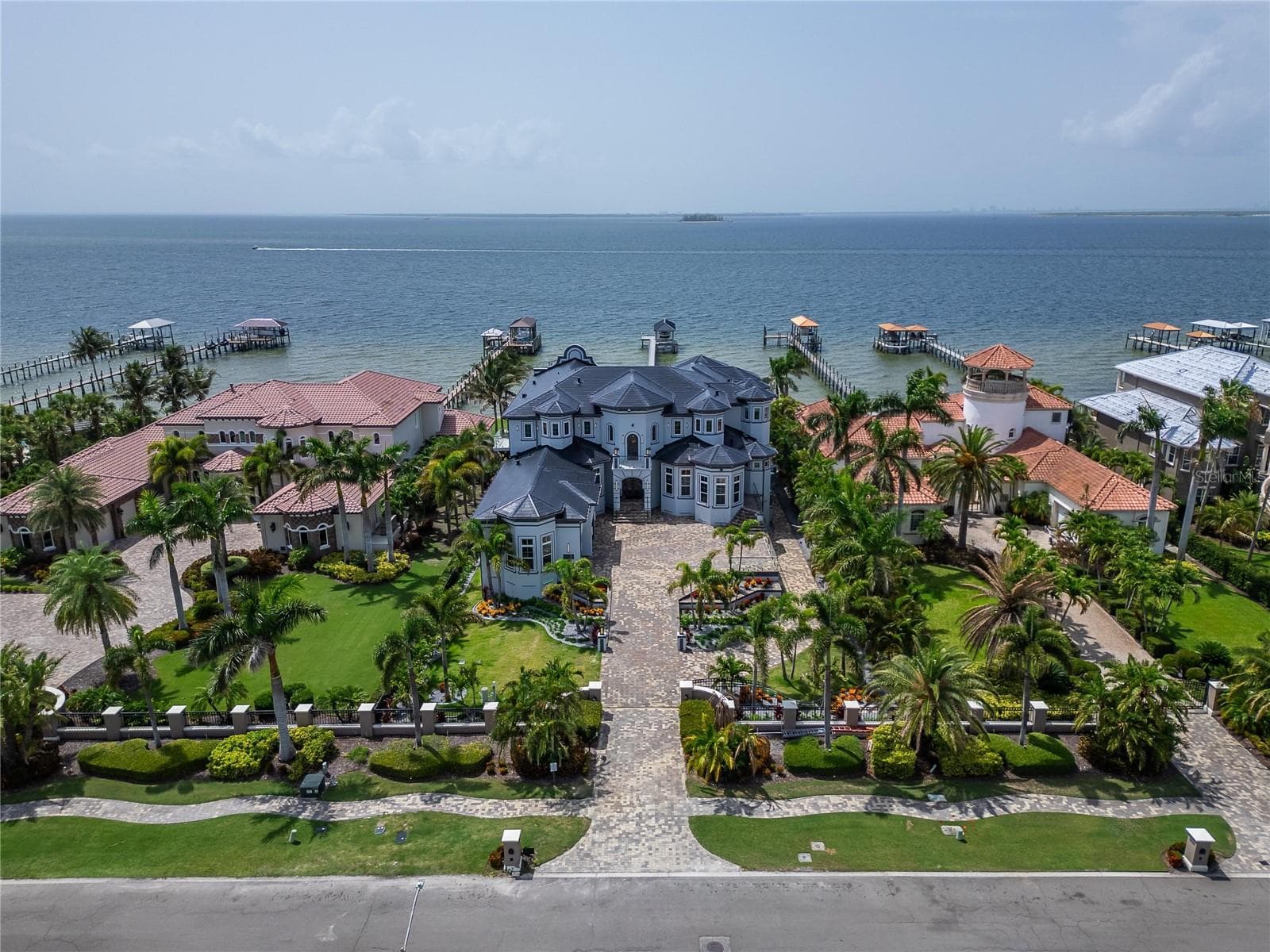 6526 Surfside Blvd photo 4