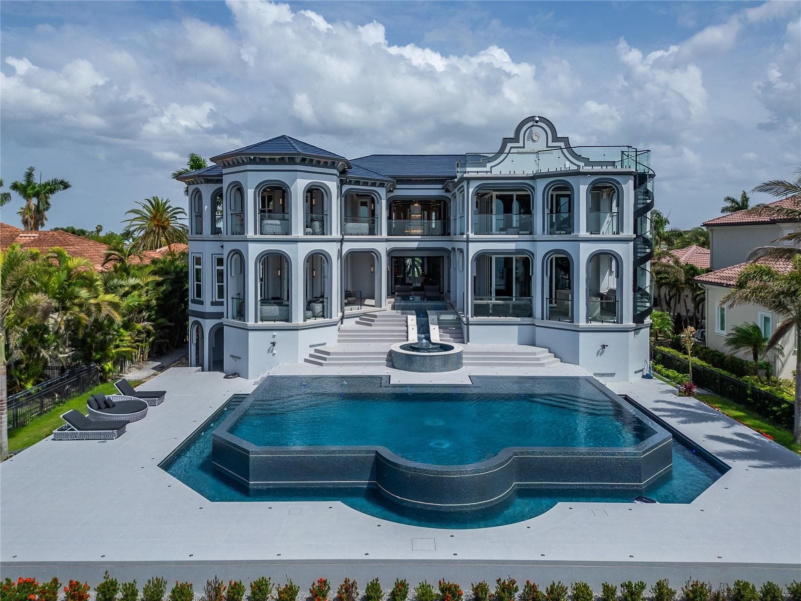 6526 Surfside Blvd photo 3