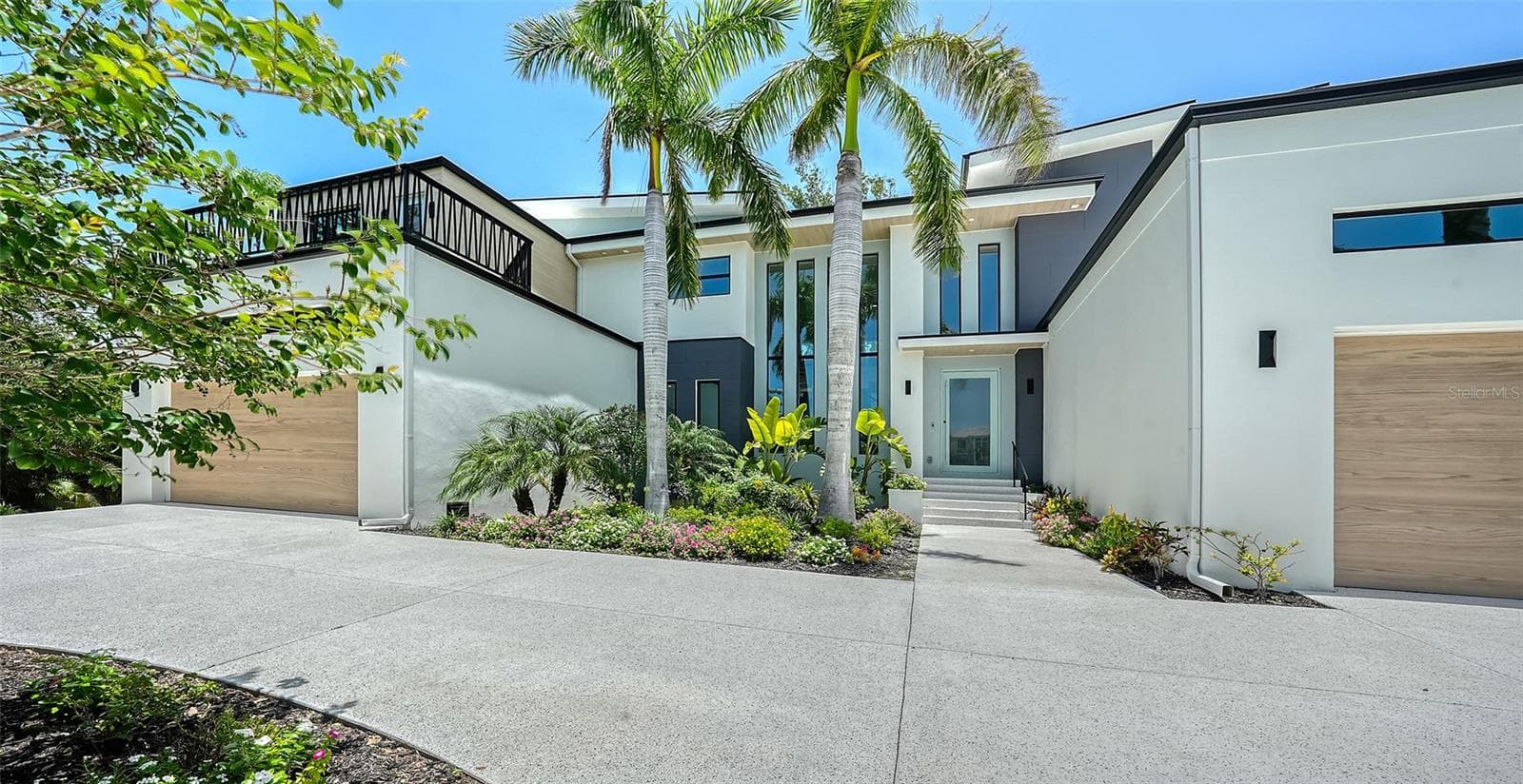 1607 Flower Dr photo 5