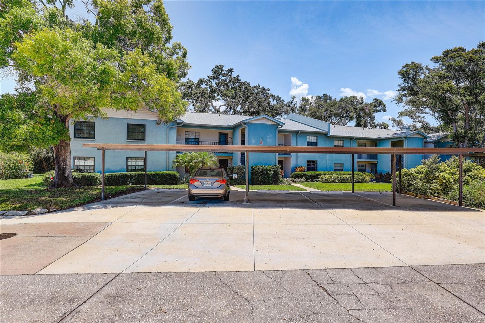 11800 Park Blvd #208