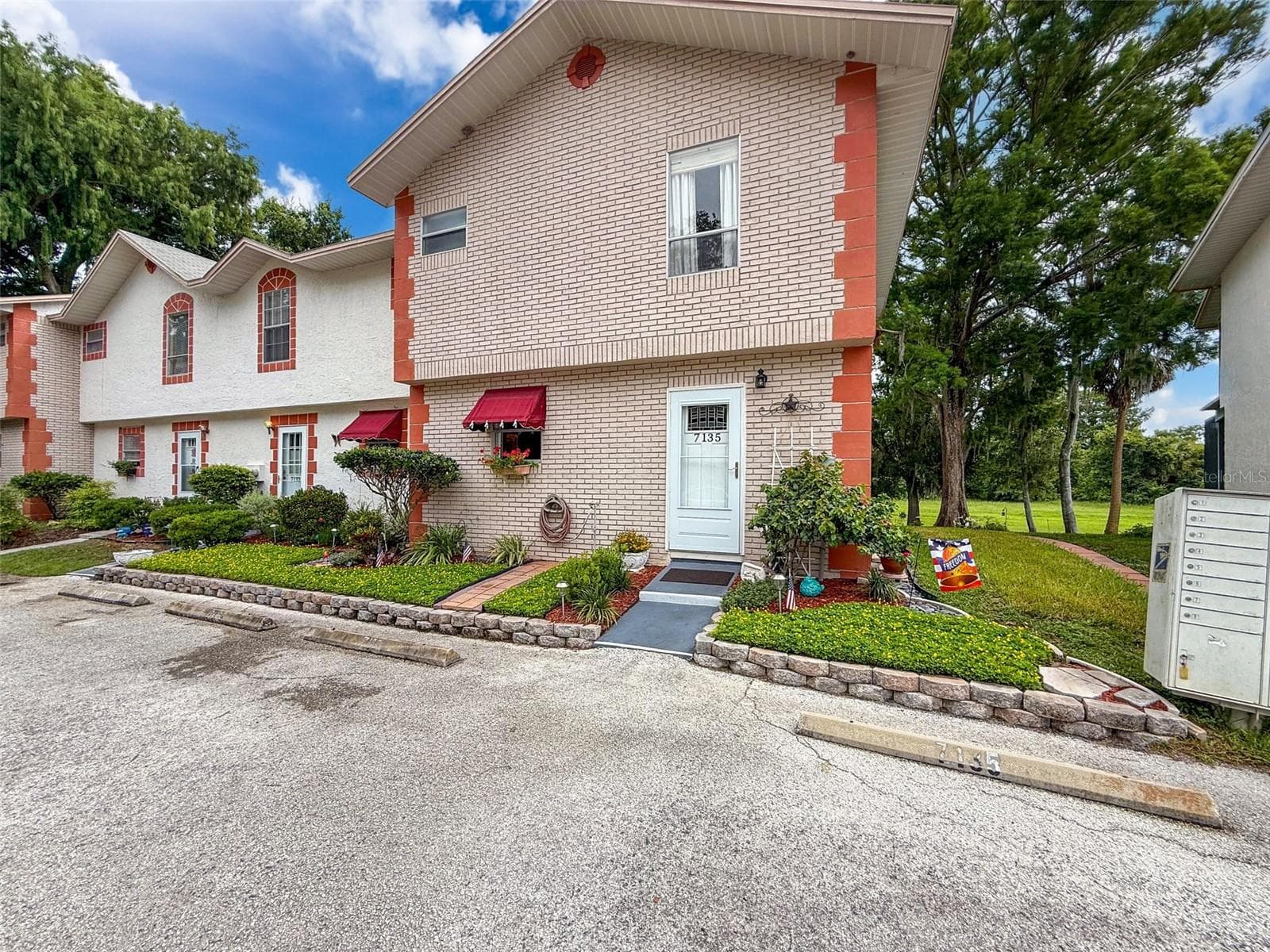 7135 Trenton Pl photo 4