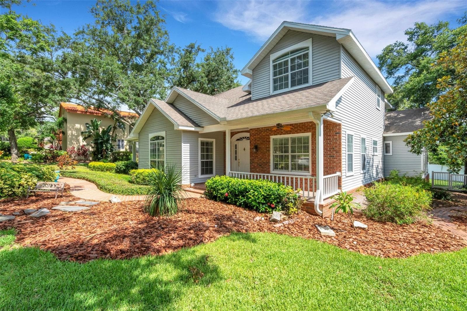 1018 E Highland Dr photo 3