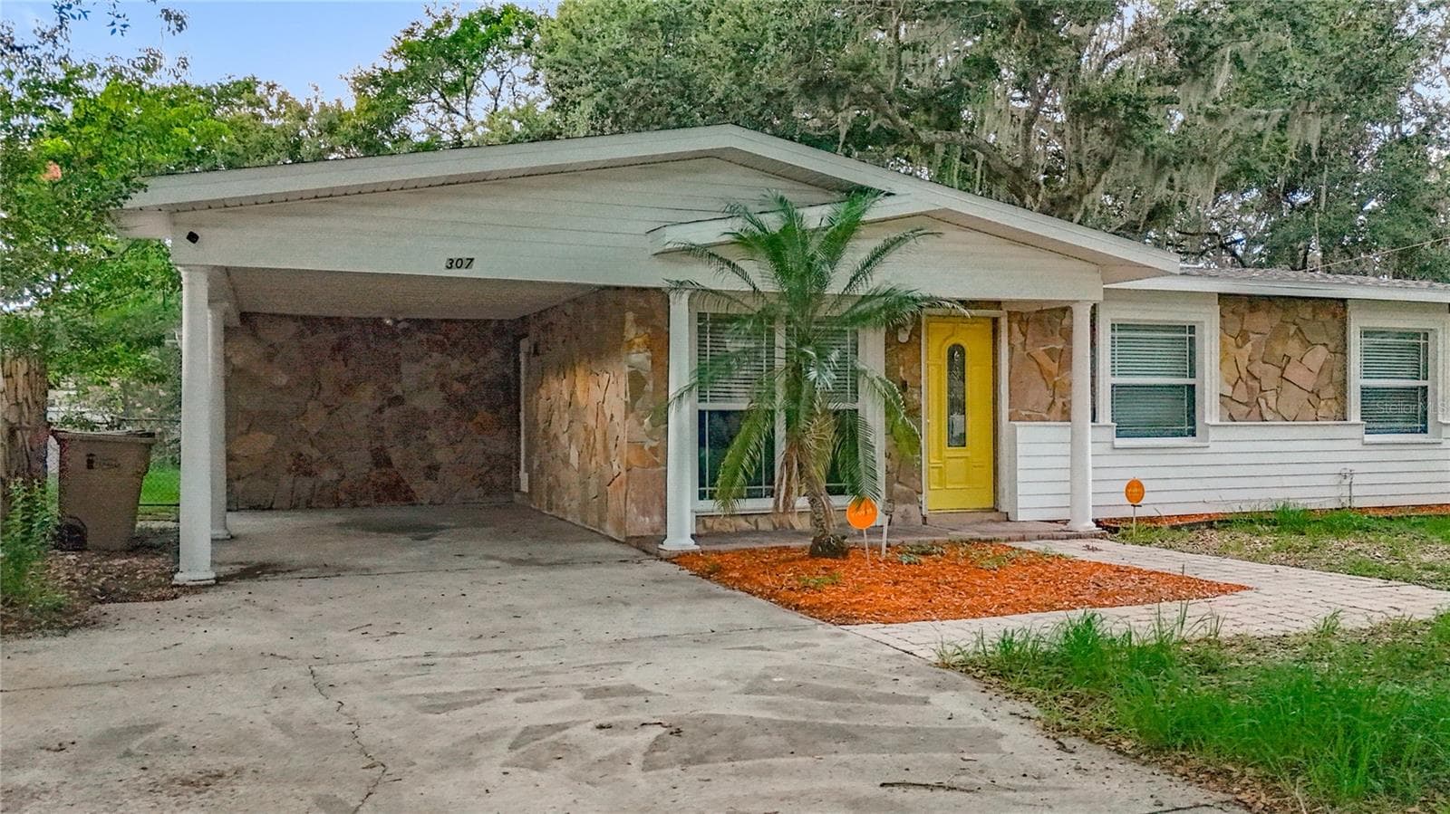 307 Fern Cliff Ave photo 3
