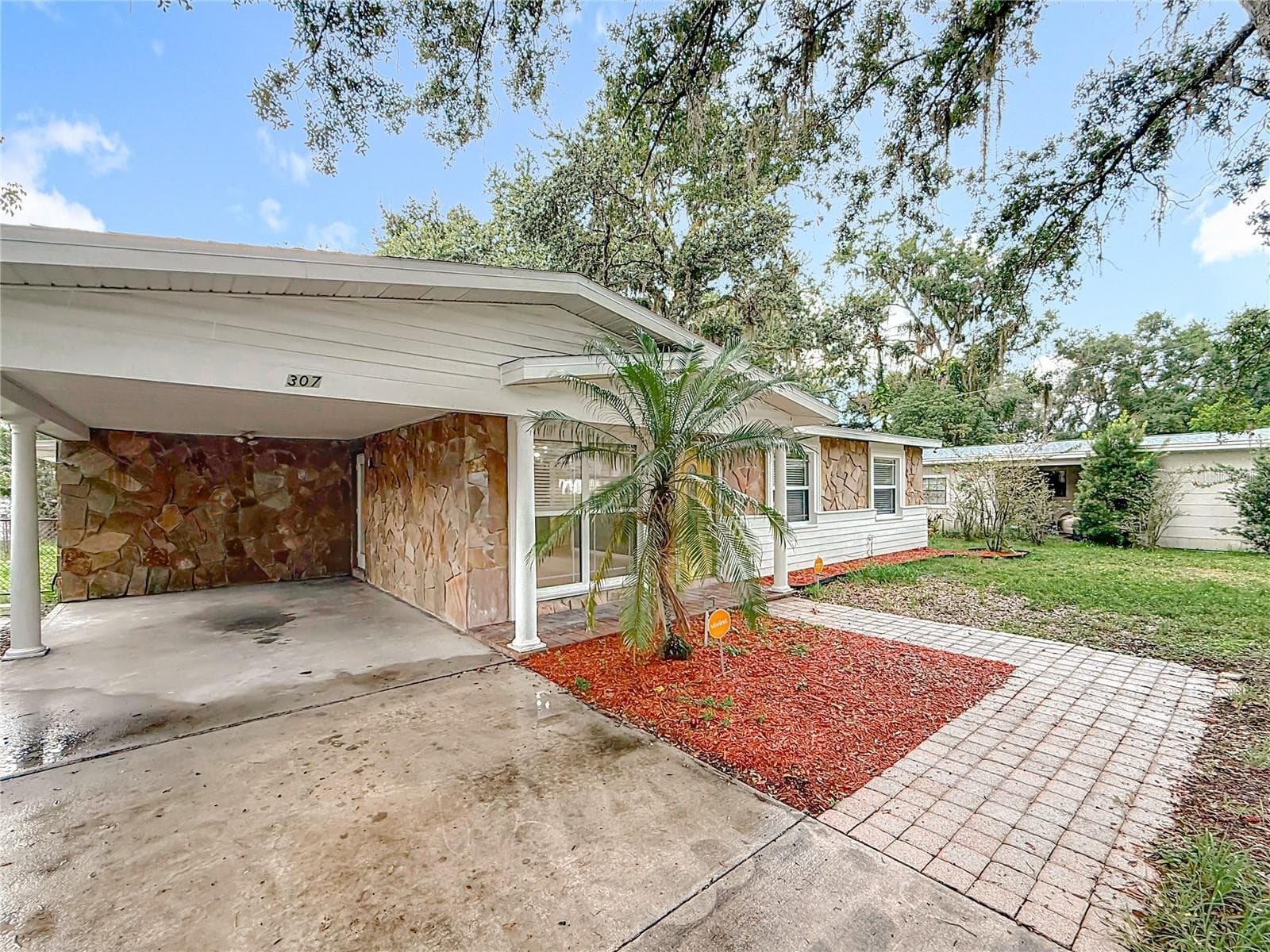 307 Fern Cliff Ave photo 4