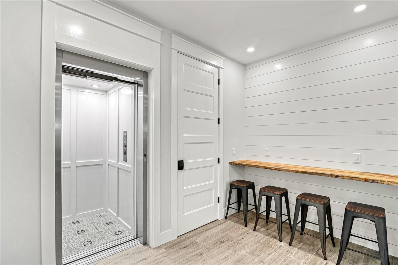 119 Avenida Messina photo 4