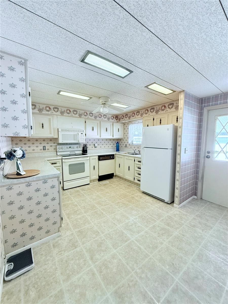 622 Elizabeth Ln photo 5