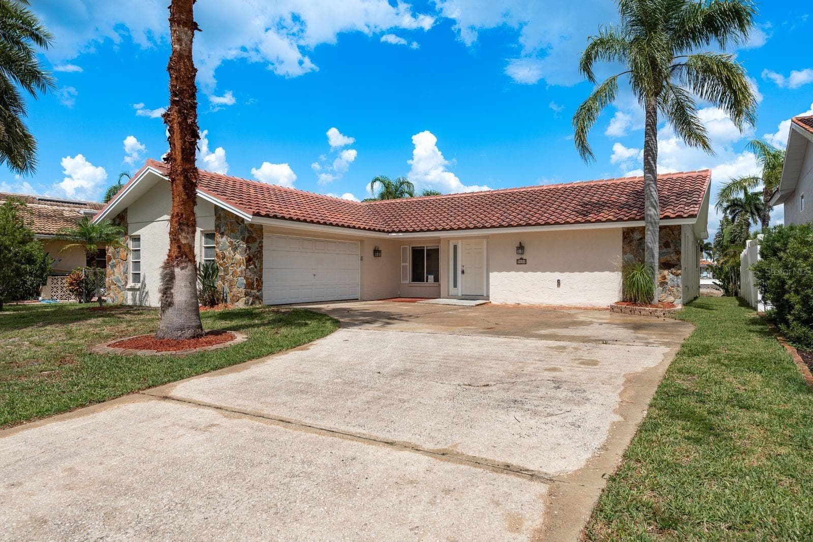 5008 Glenn Dr