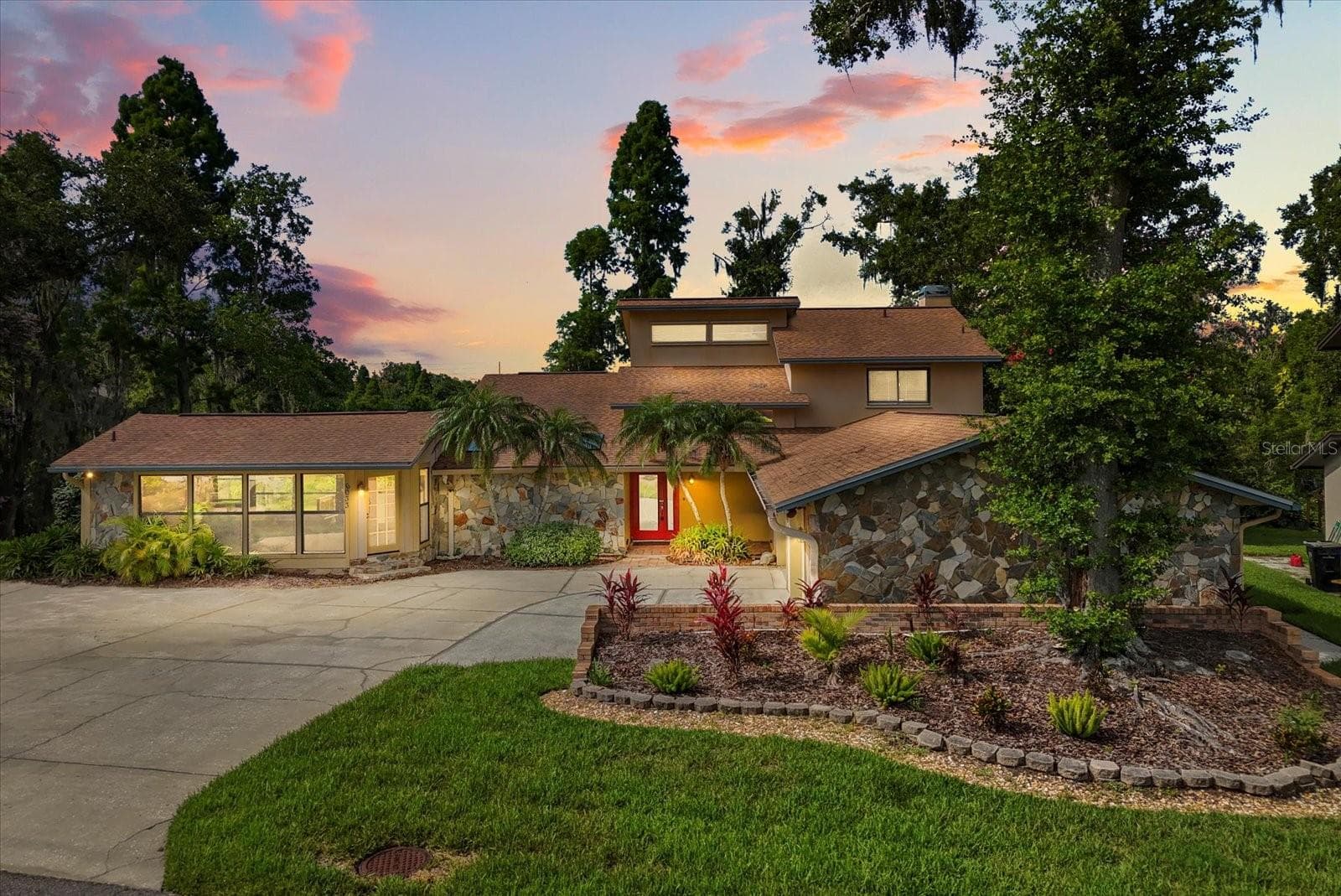 6033 Mountain Lake Dr photo 5