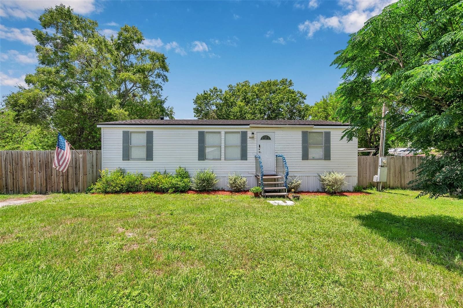 1222 Rowell St photo 4