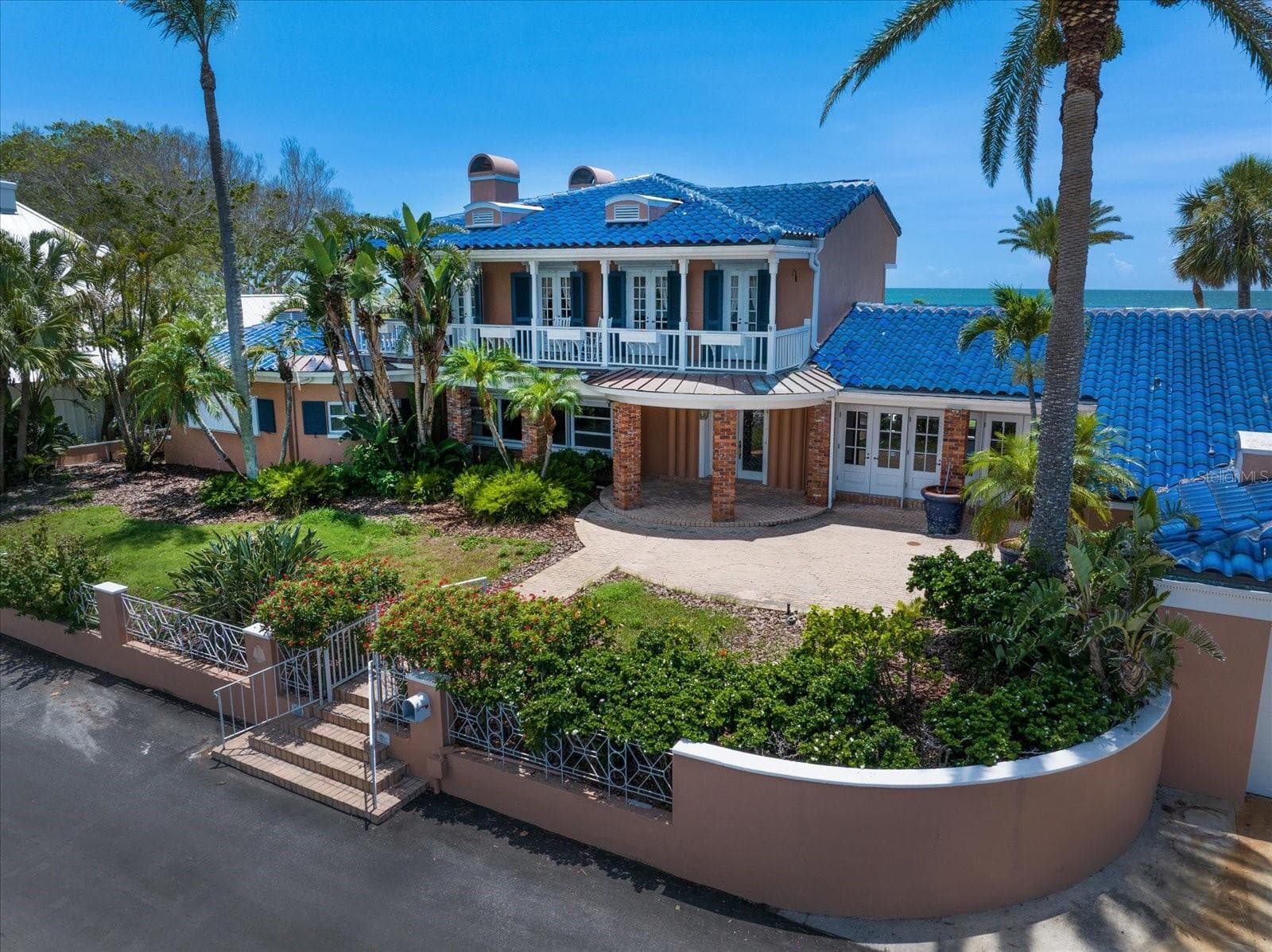 1114 Mandalay Pt photo 3