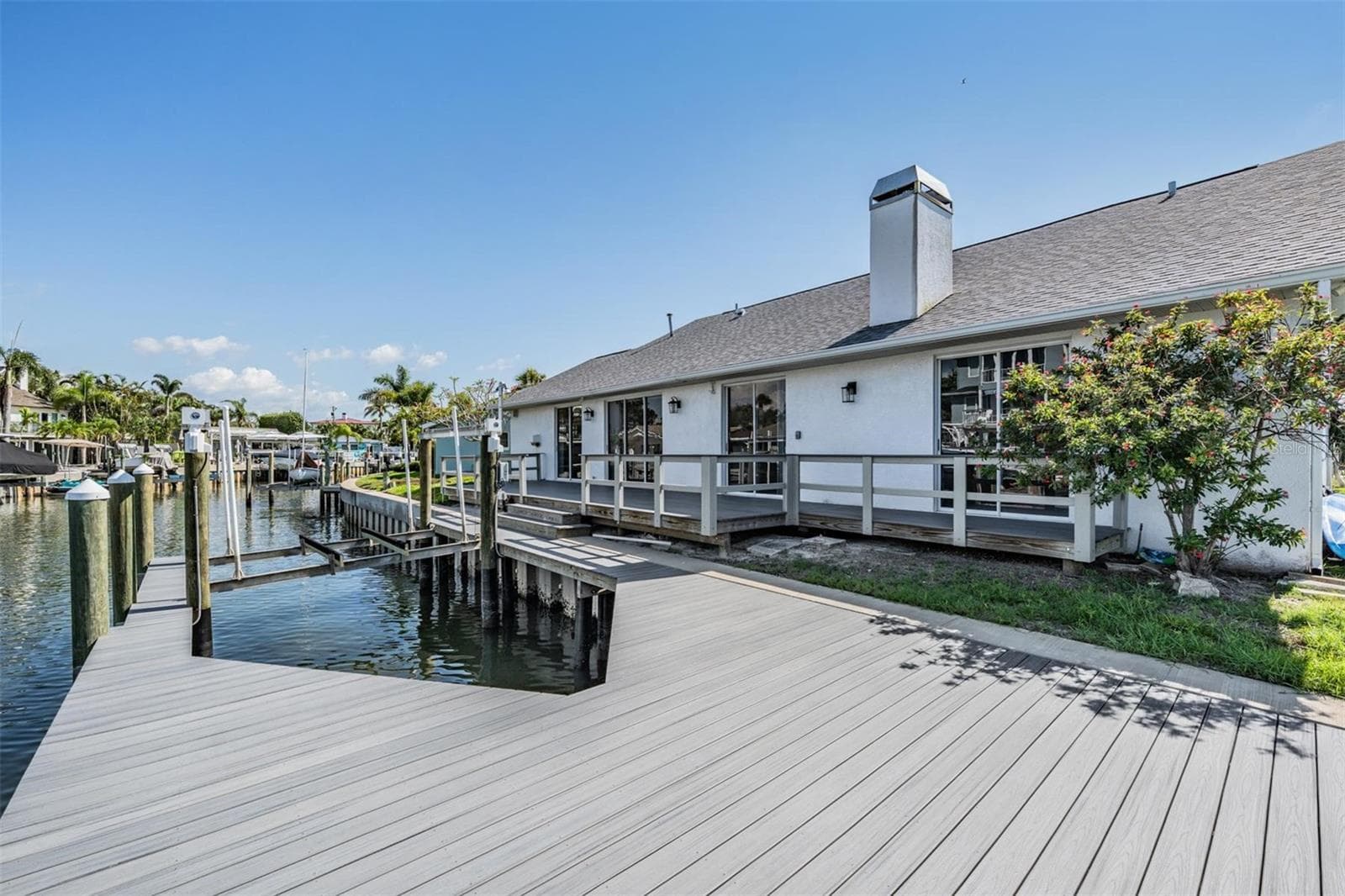2127 Lagoon Dr