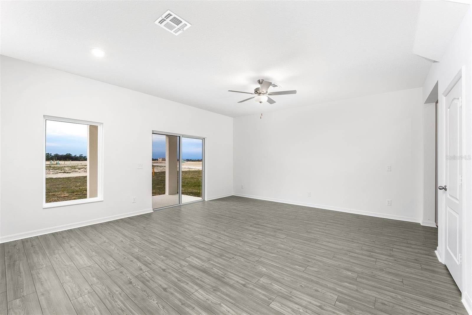 3712 Bergamot St photo 3