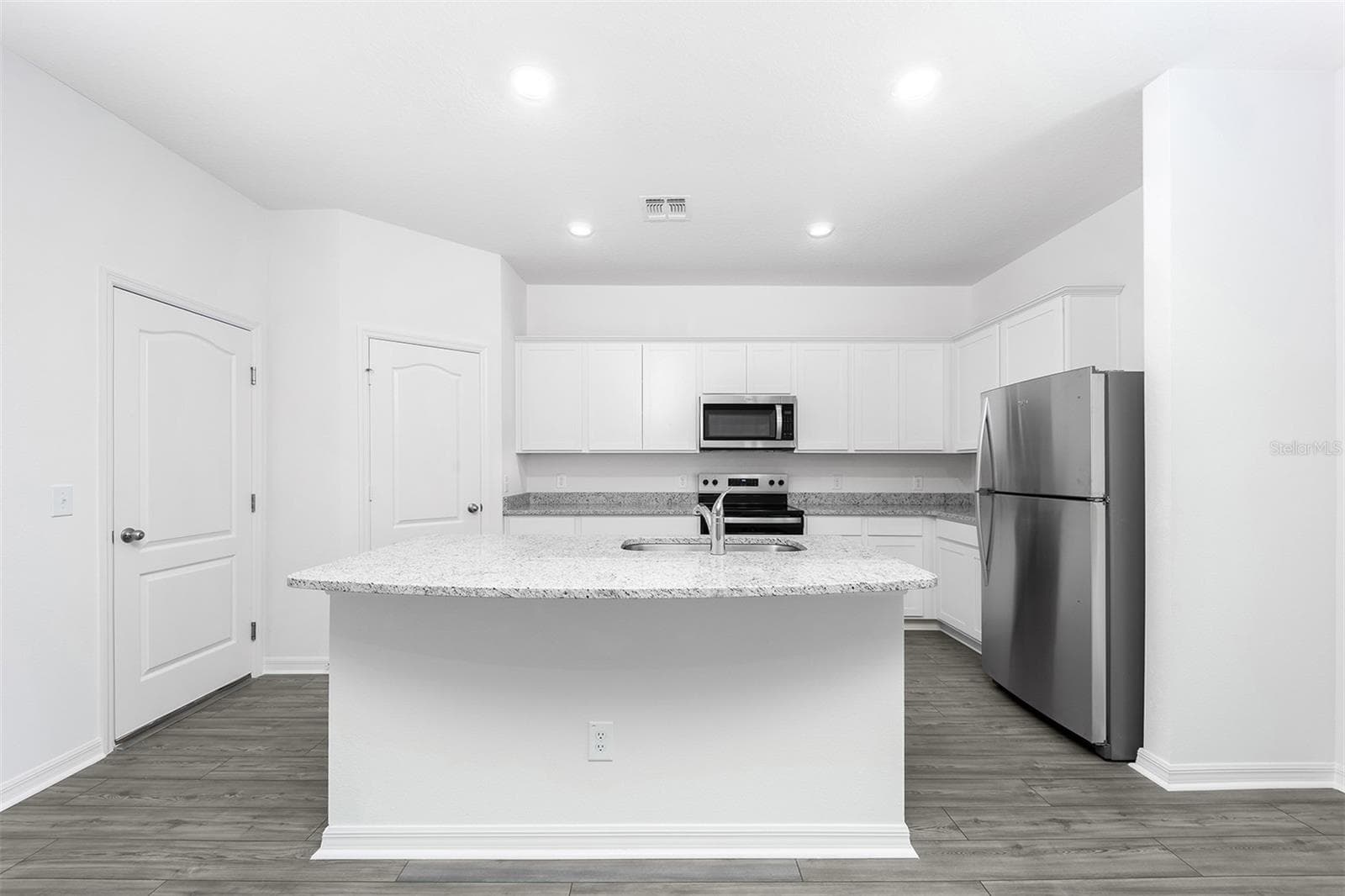 3712 Bergamot St photo 4