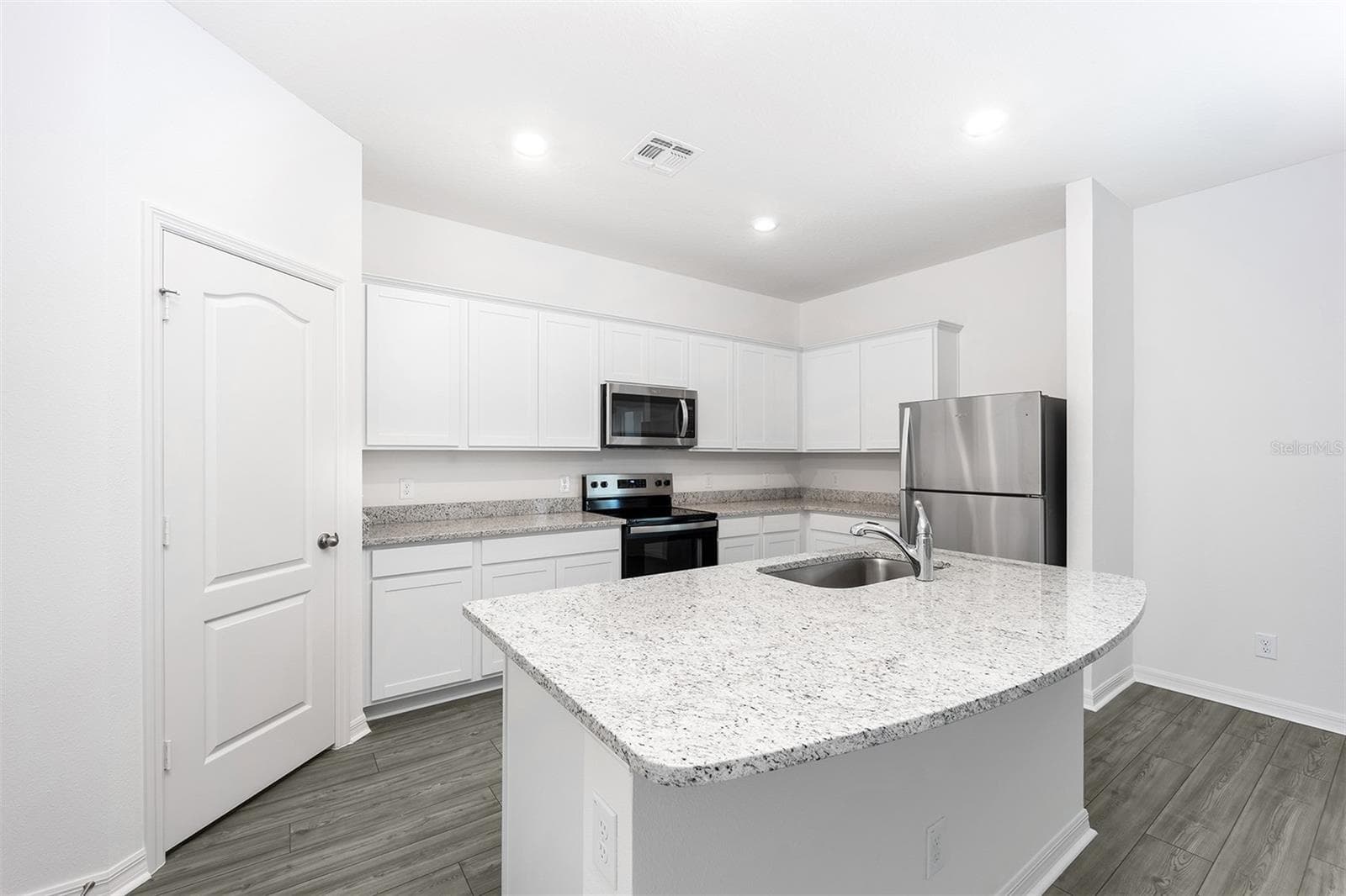 3712 Bergamot St photo 5