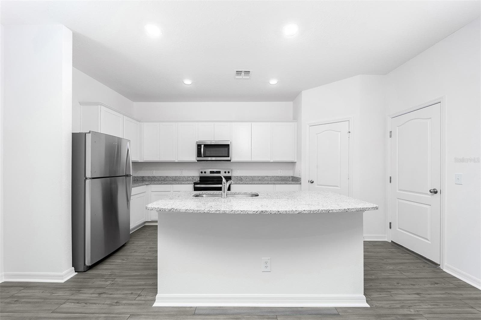 3719 Bergamot St photo 5