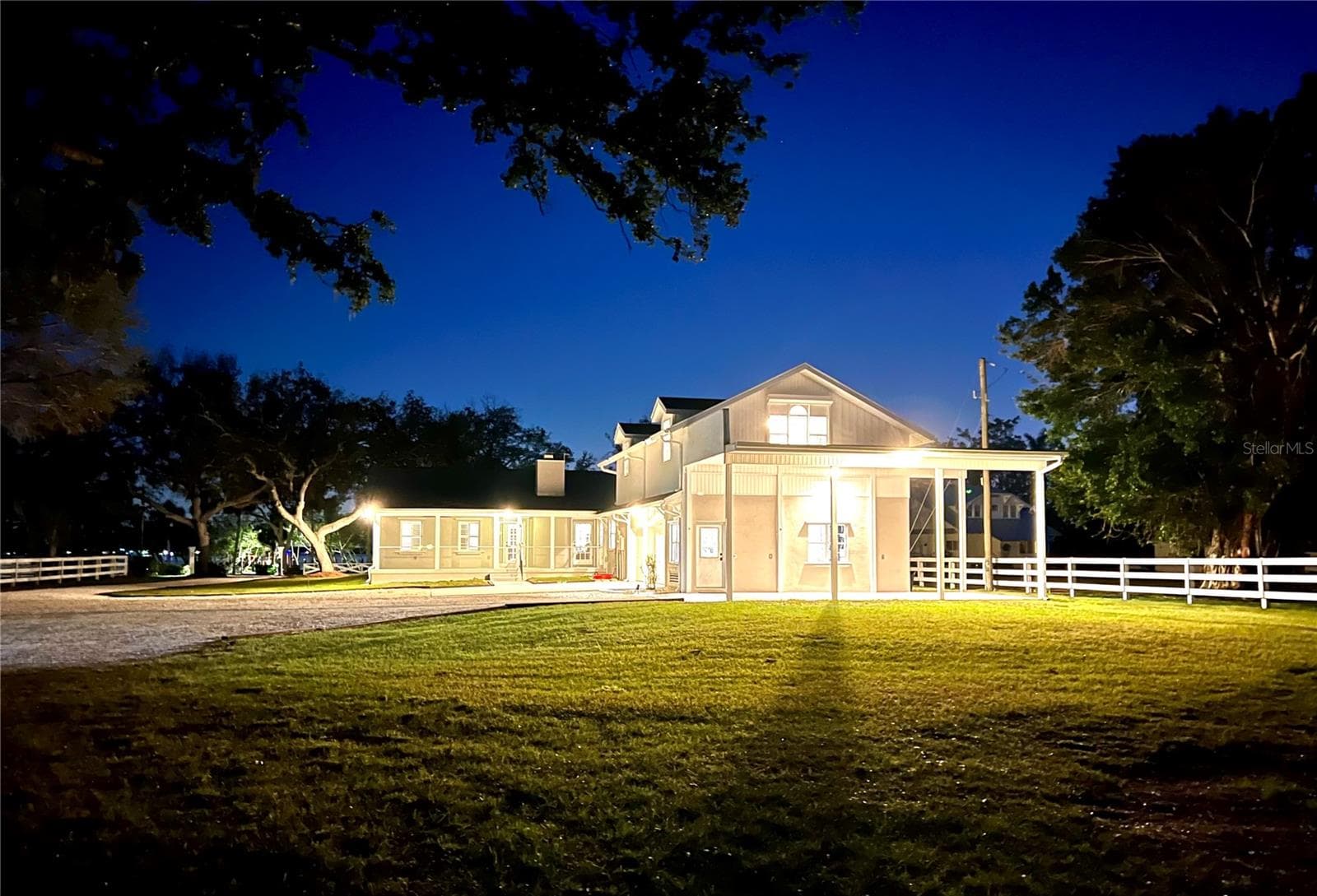 724 Bayshore Dr