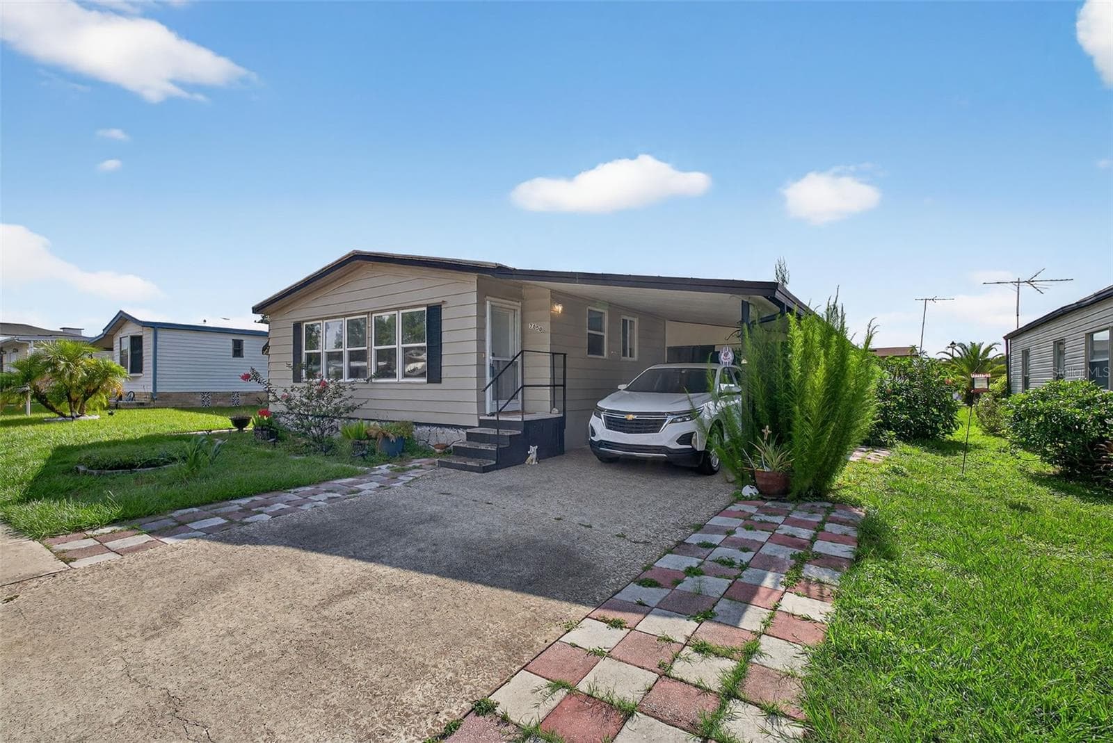 3850 Sarah Dr photo 3
