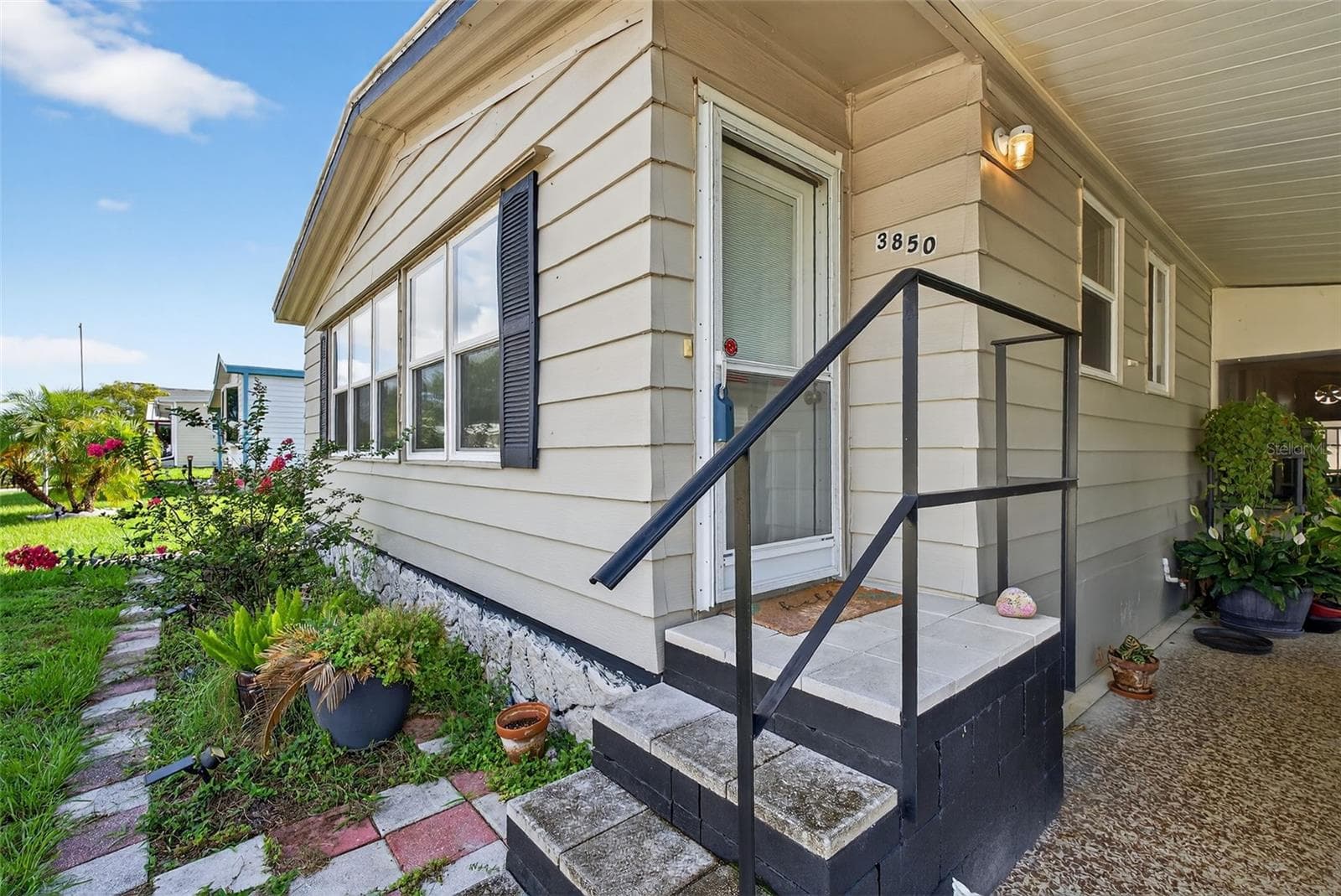 3850 Sarah Dr photo 4