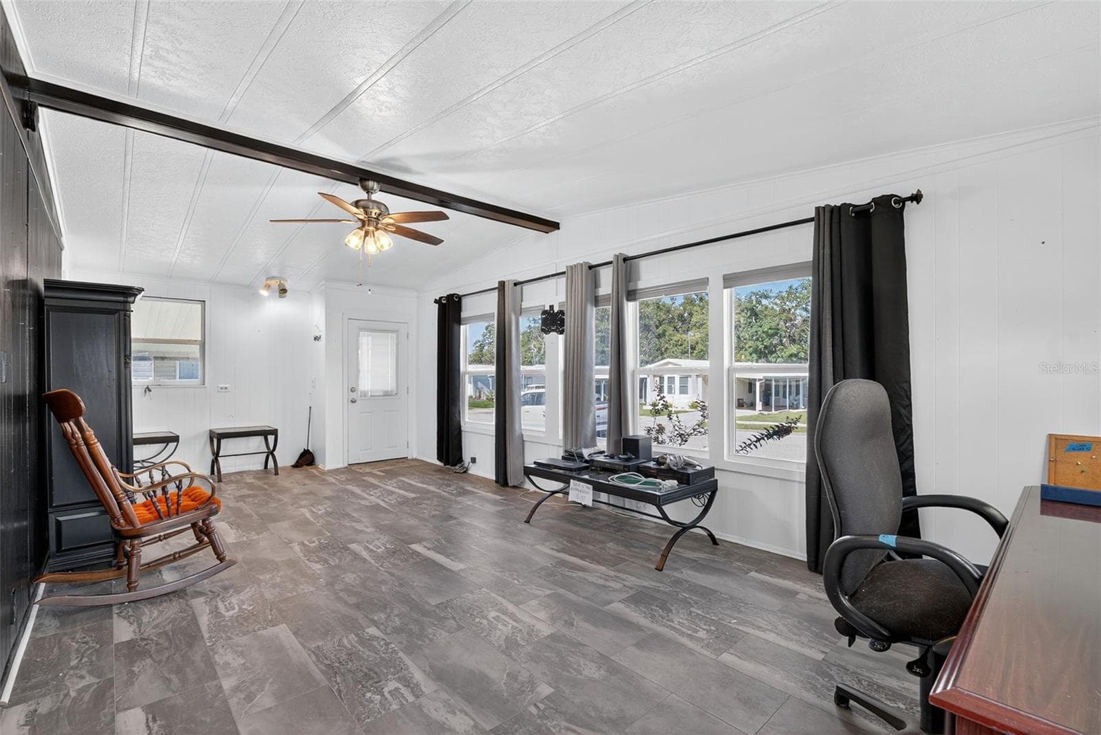 3850 Sarah Dr photo 5