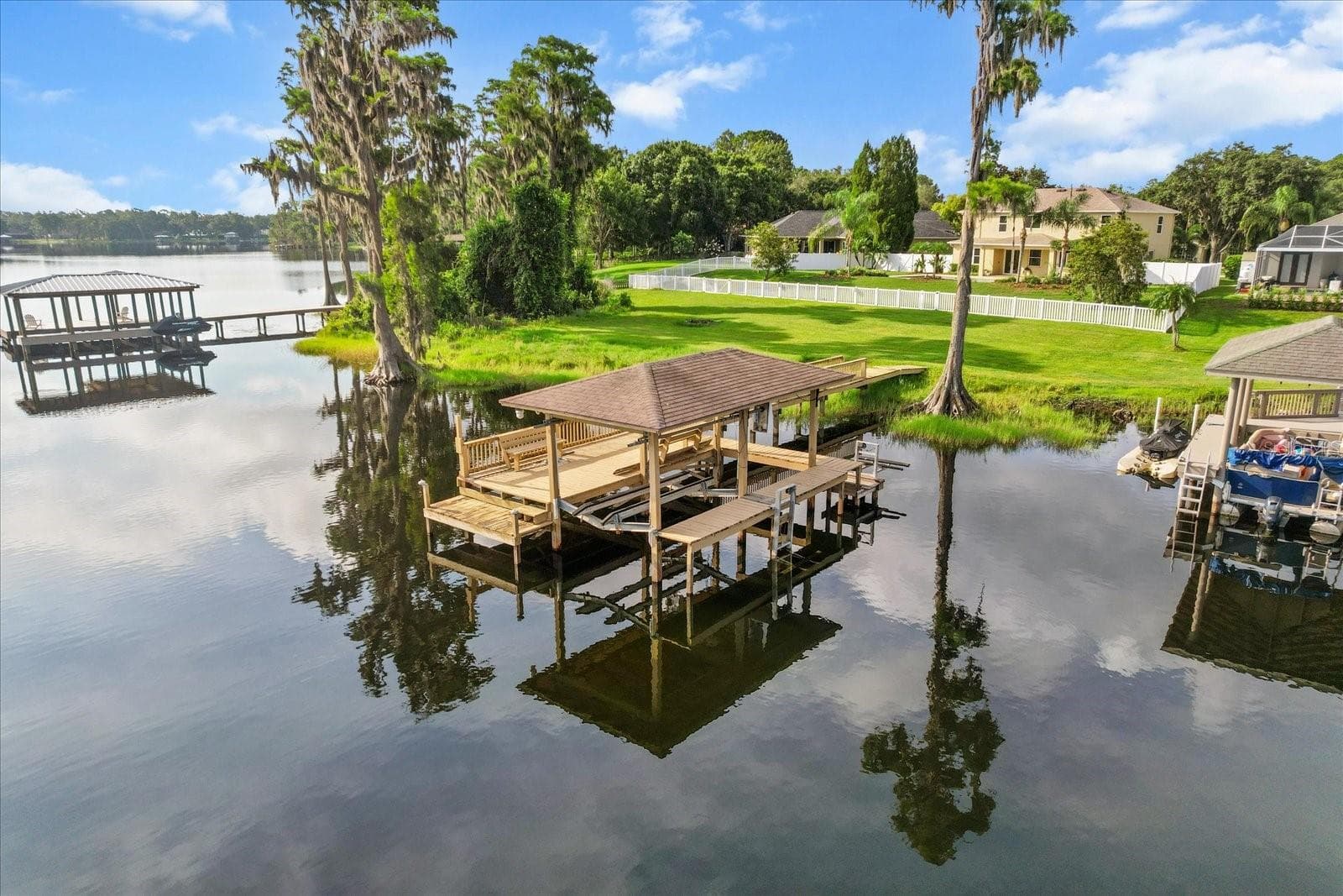 1300 Wyndham Lakes Dr