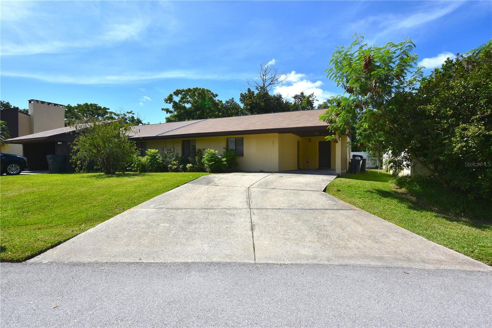 321 Lake Harris Dr