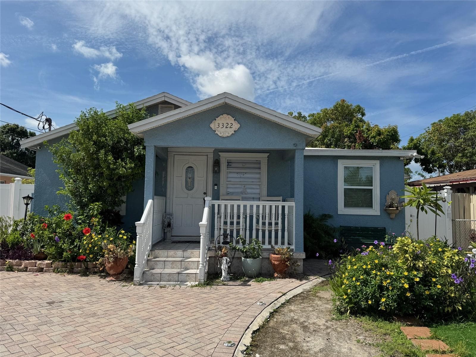 3322 W Saint Joseph St photo 3