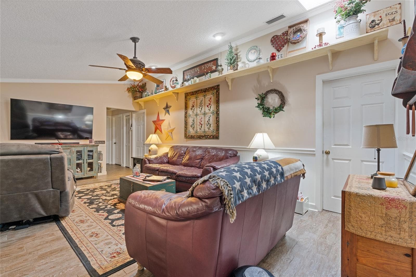 155 Woodcutter Ln photo 3