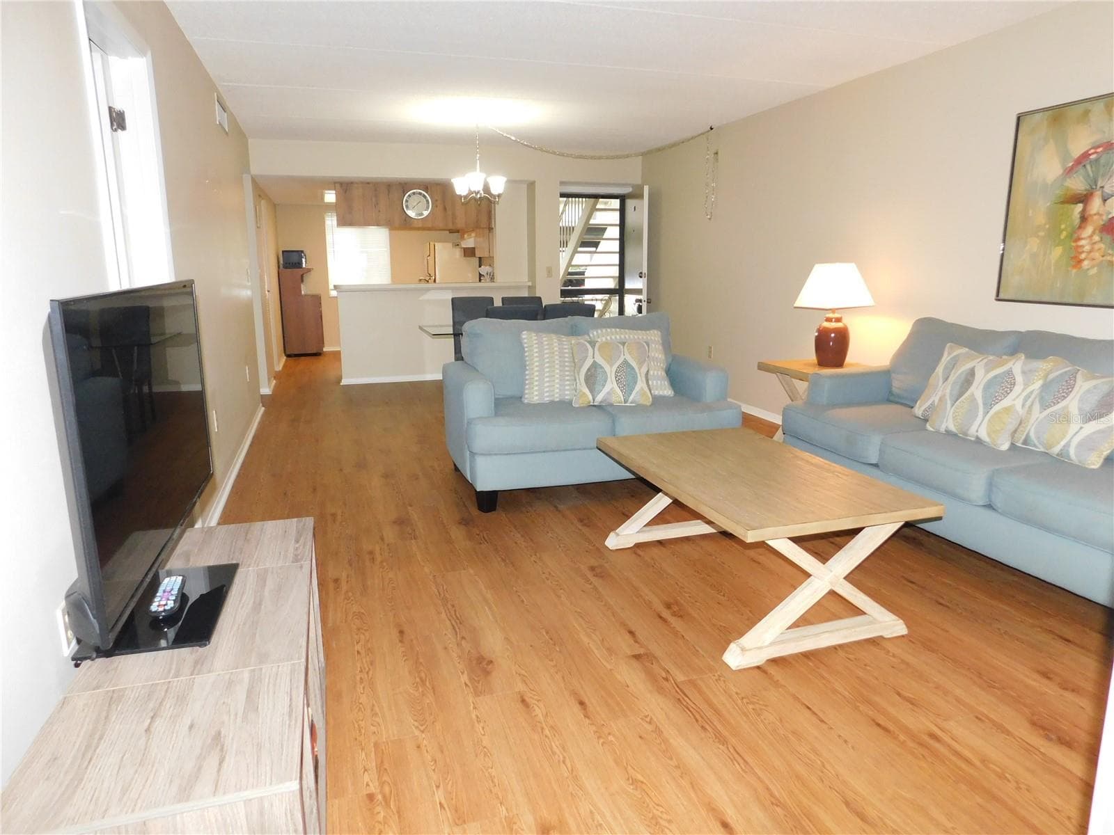105 Palmetto CT photo 4