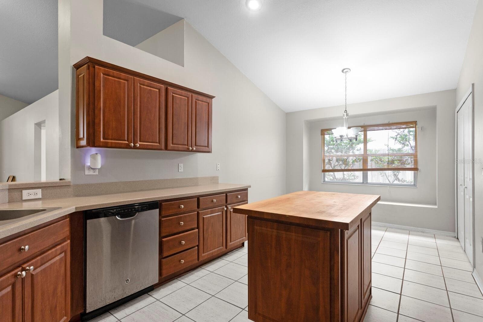 10420 Springrose photo 4