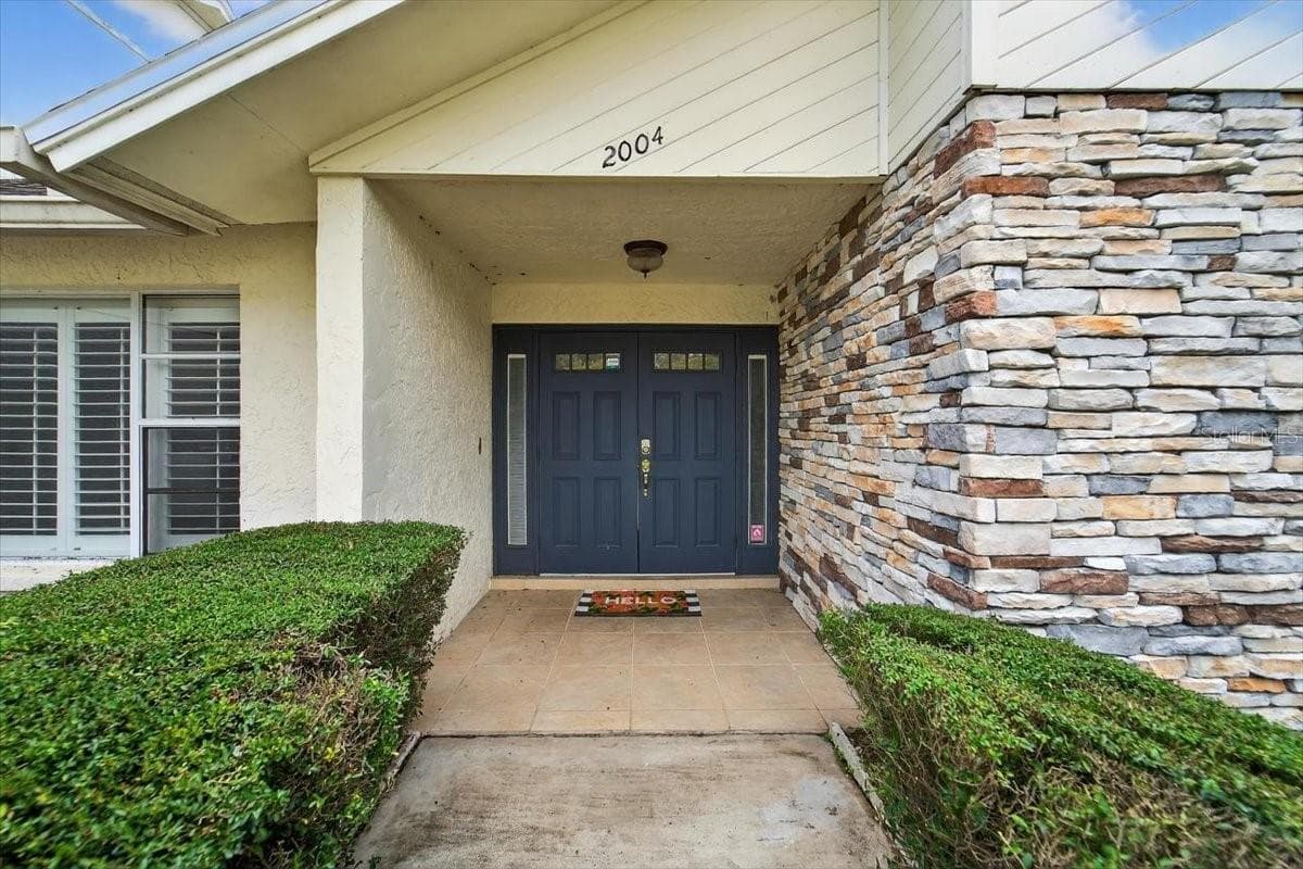 2004 N Golfview Dr