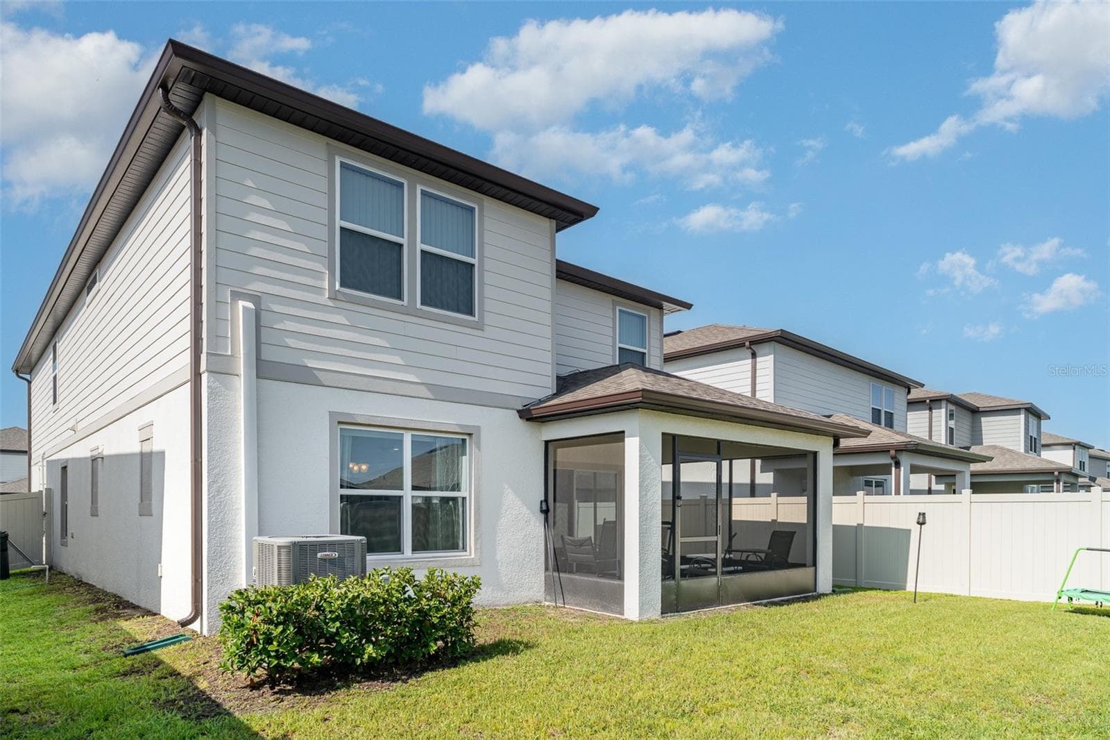 465 Waterford Dr photo 3