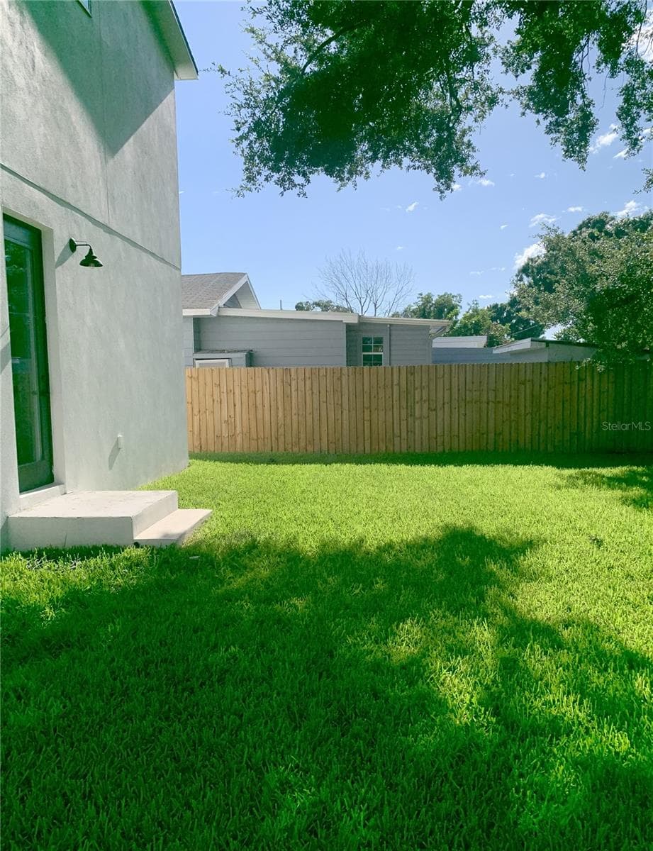2222 E Clark St photo 3