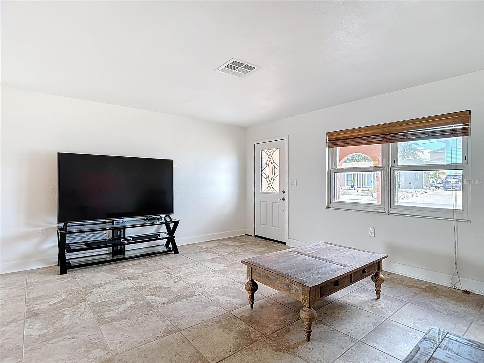 13816 Victor Ave photo 5