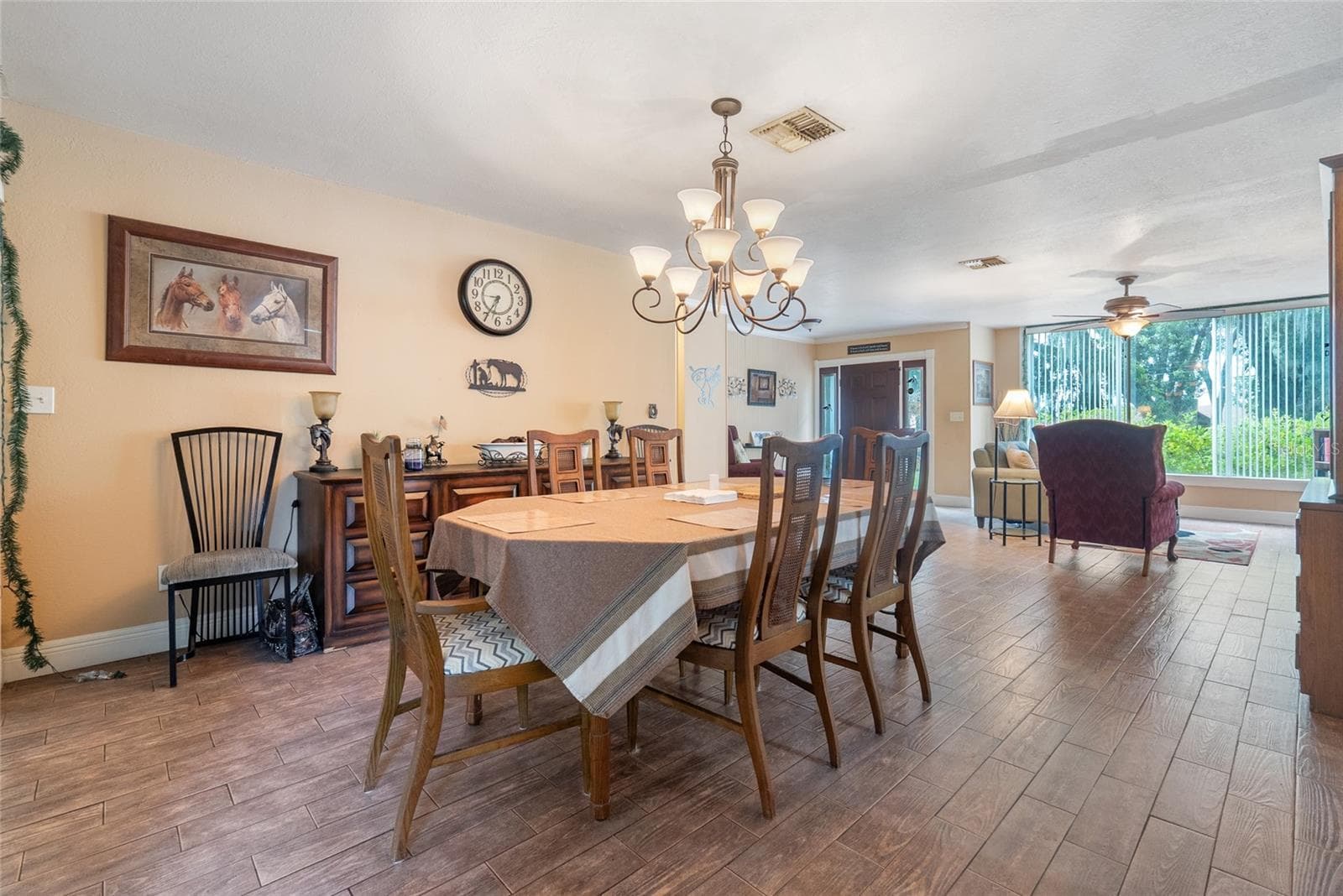 306 Grimes Dr photo 3