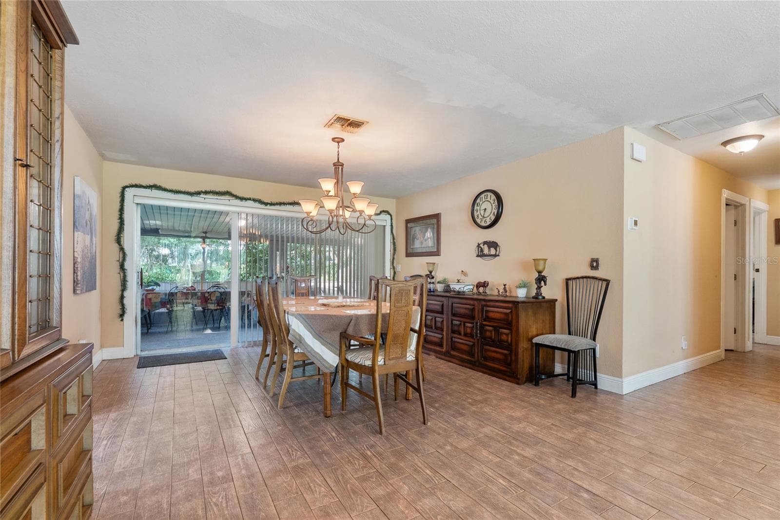 306 Grimes Dr photo 4