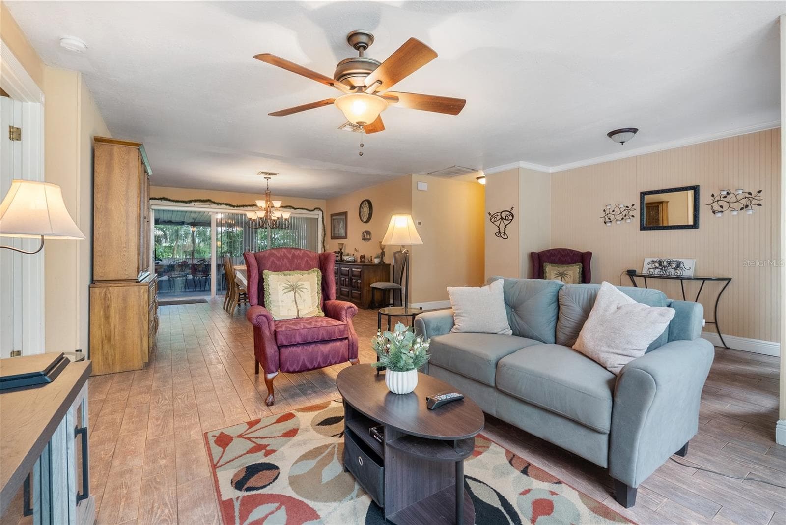 306 Grimes Dr photo 5