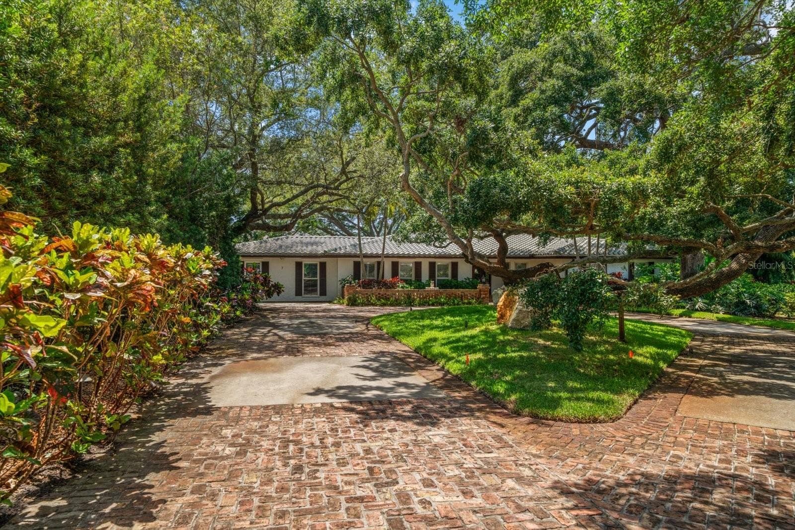 7 Rosery Ln