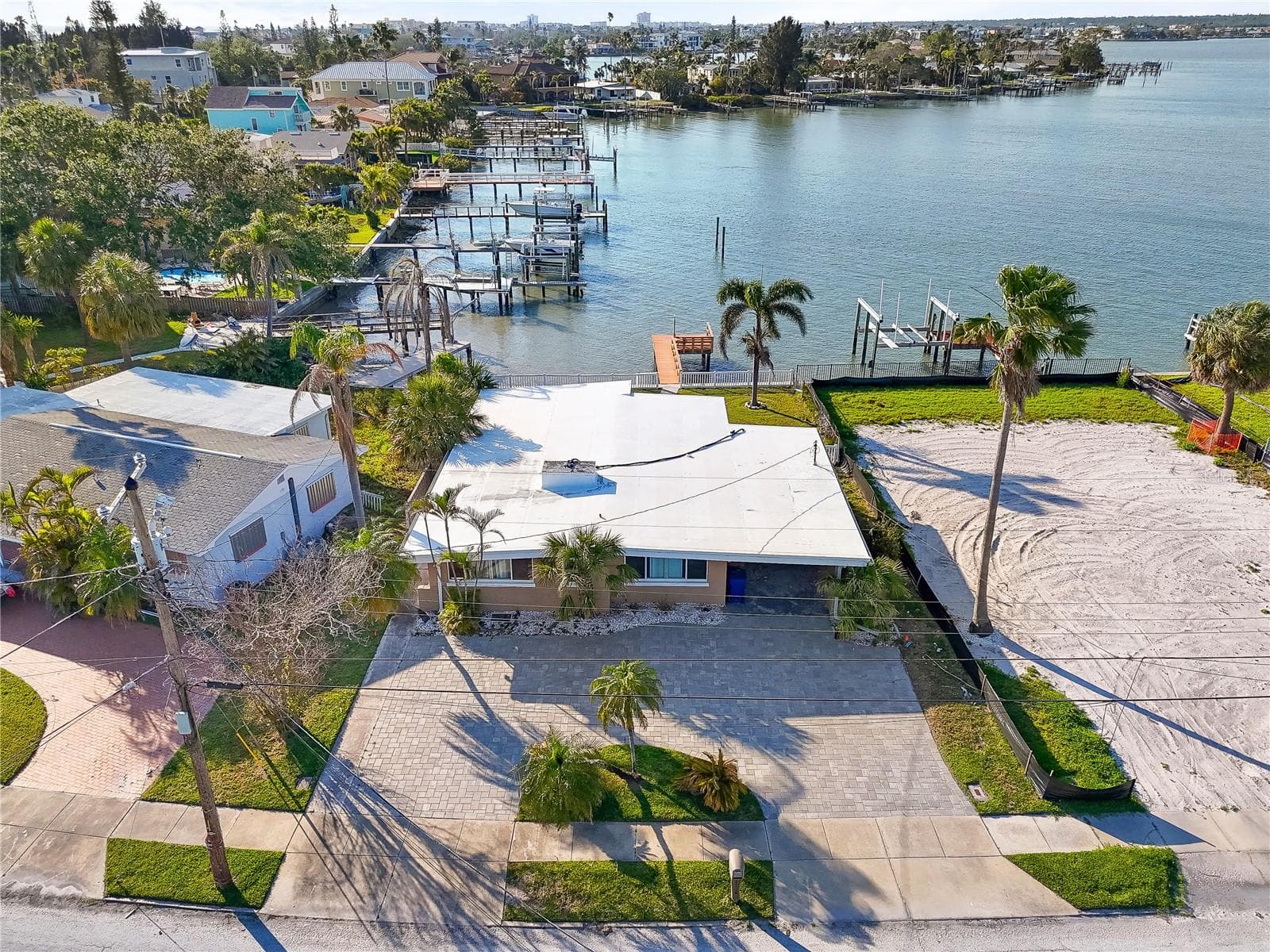 15305 Harbor Dr