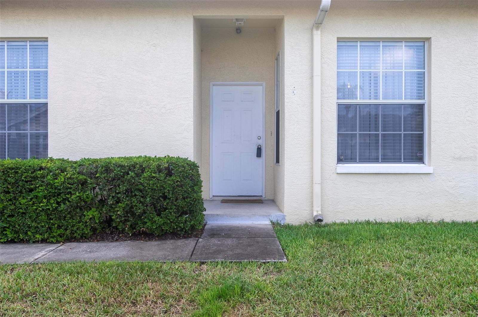 1050 Starkey Rd #208
