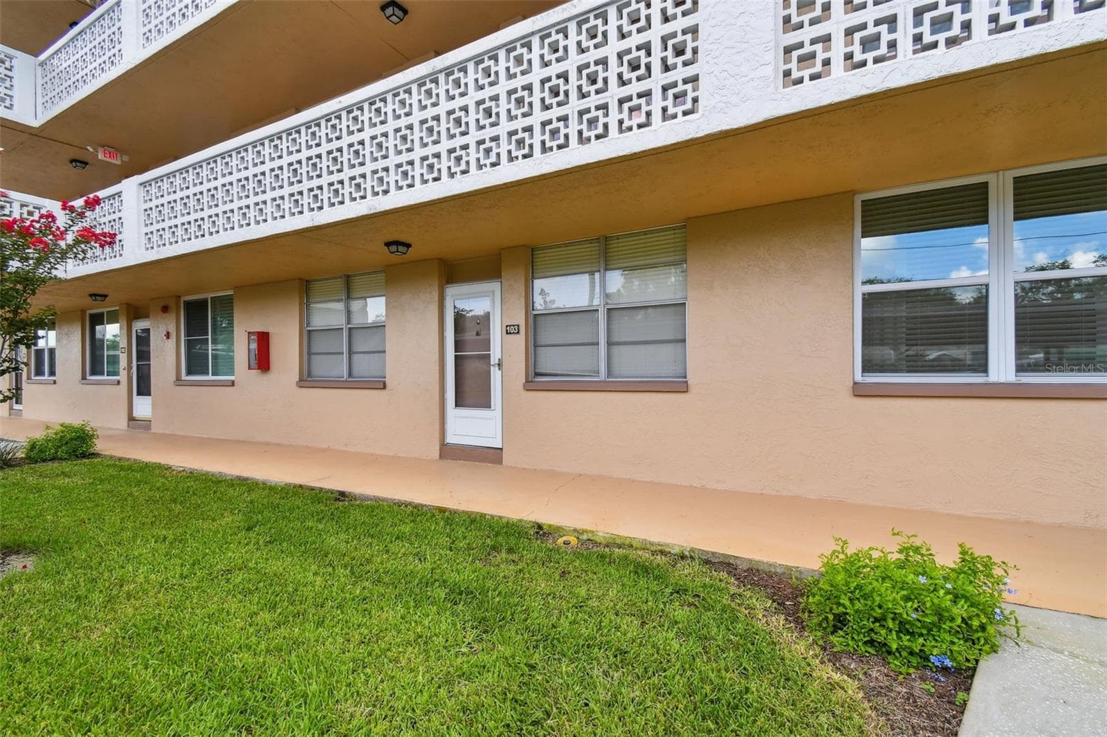 5095 Bay St NE #103