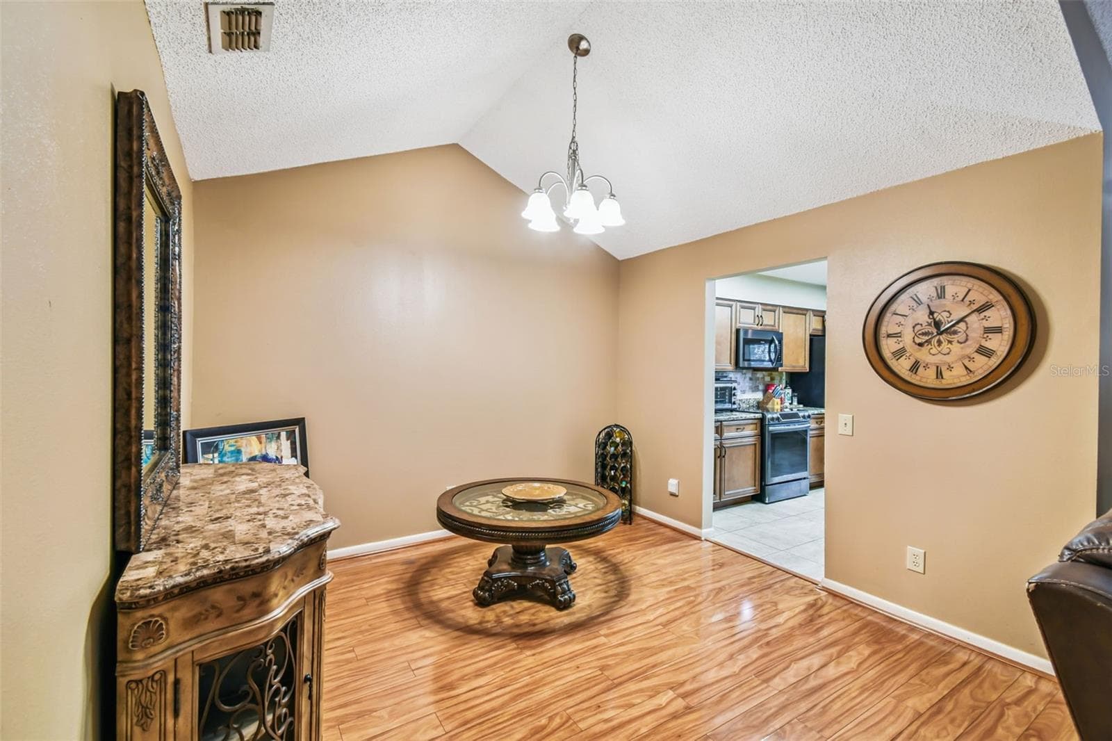 2817 Wingfoot CT photo 3
