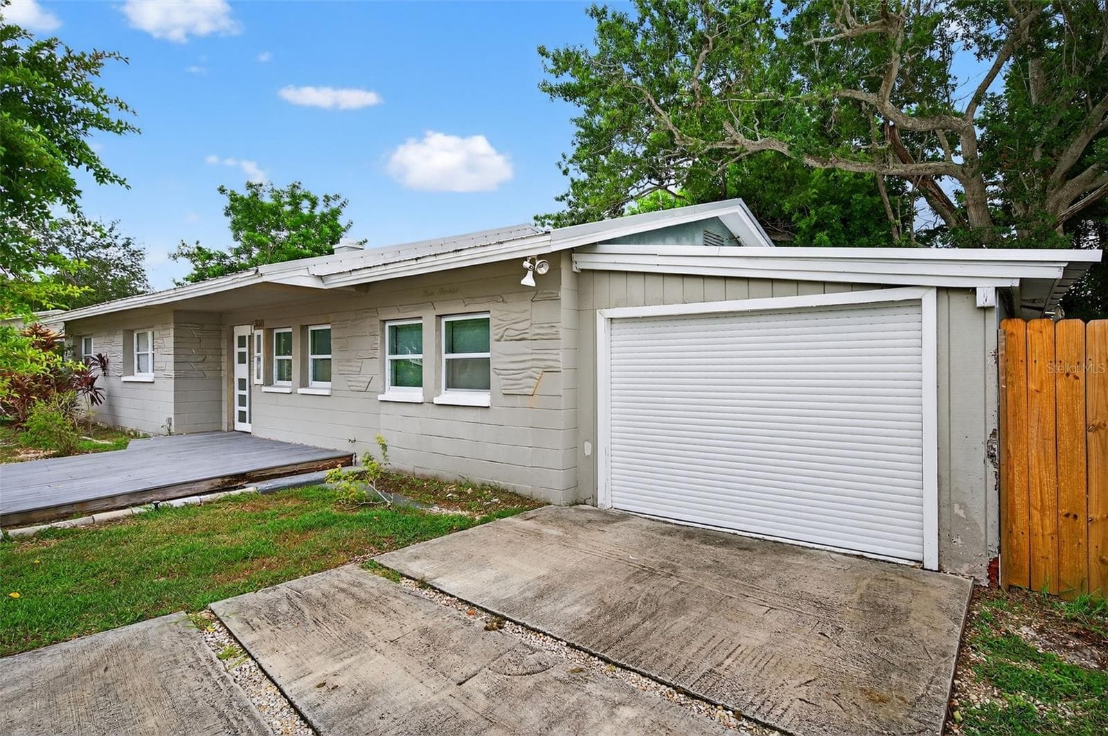 300 Davison Ave NE