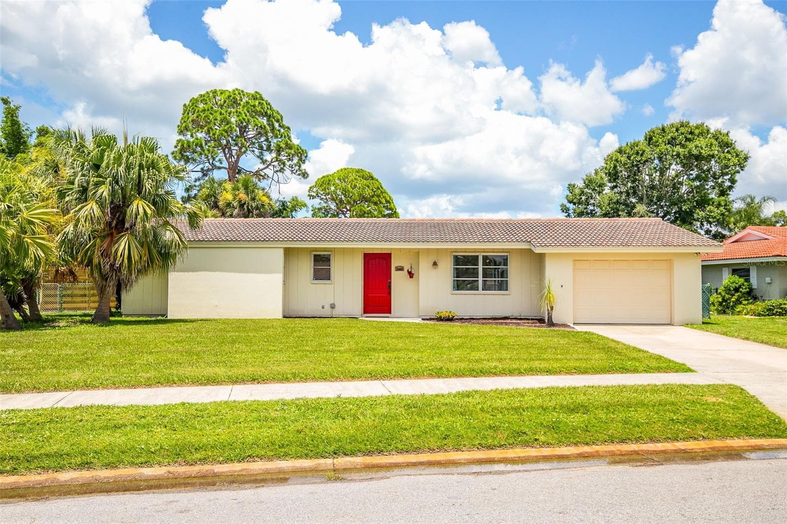 7460 Mariana Dr photo 3