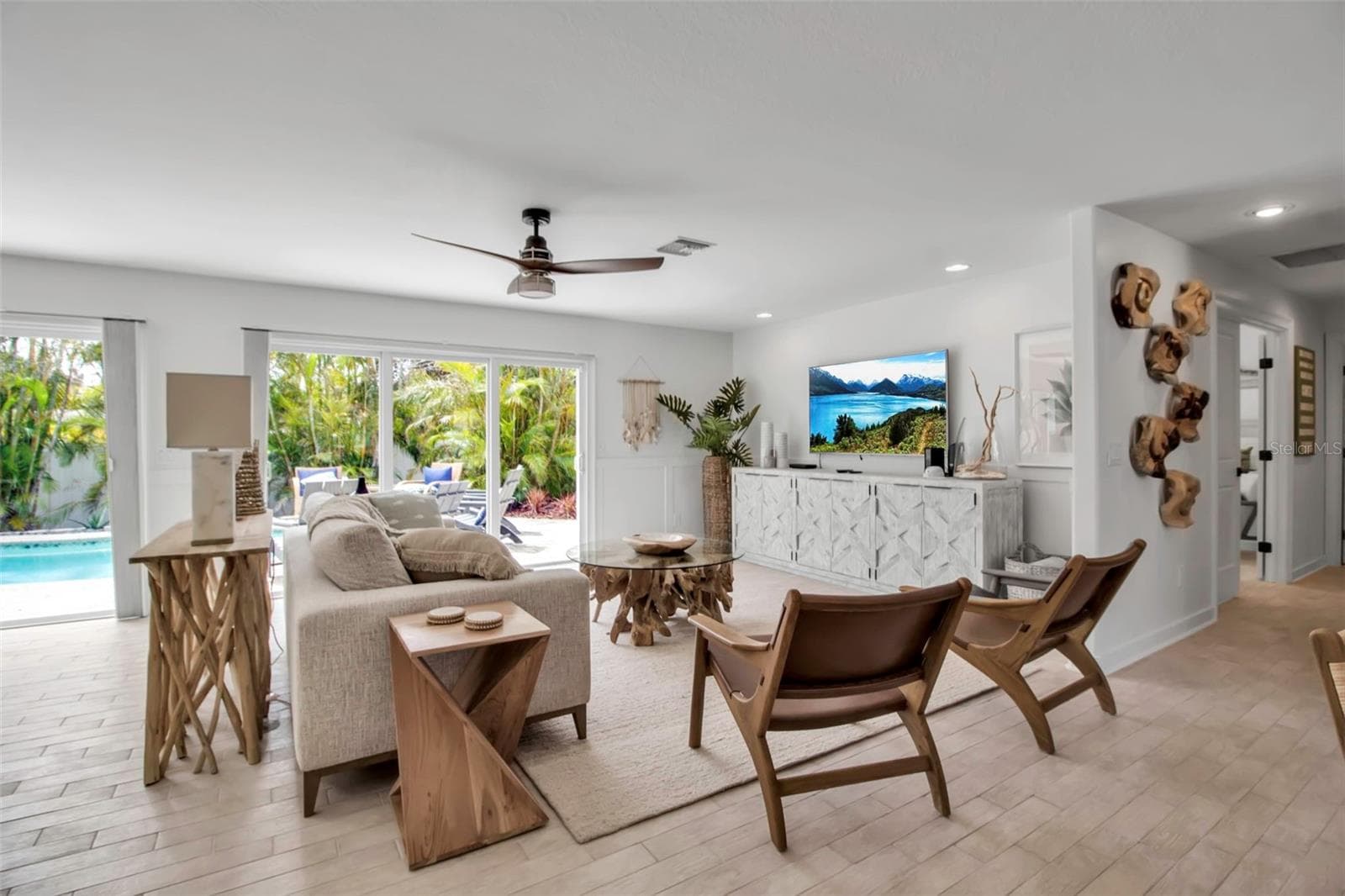 207 Peacock Ln photo 5