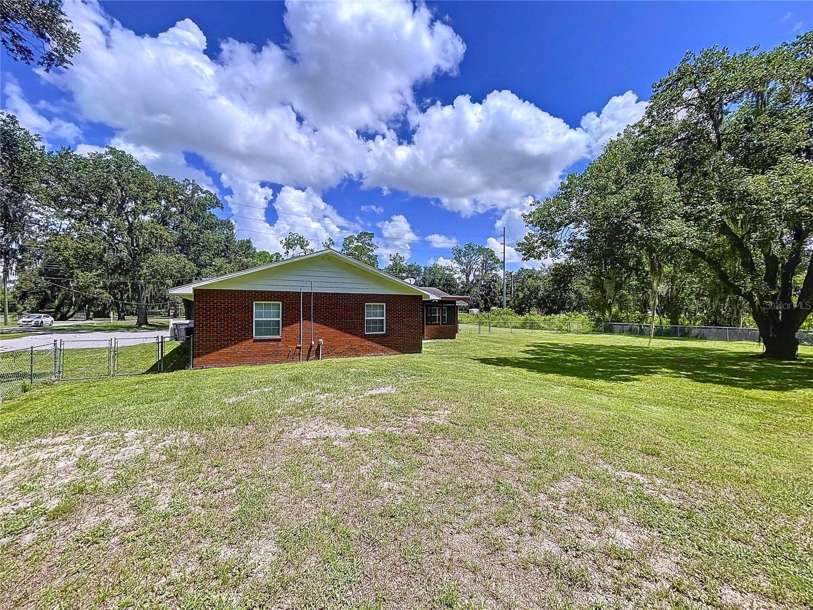 1405 Knights Griffin Rd photo 5