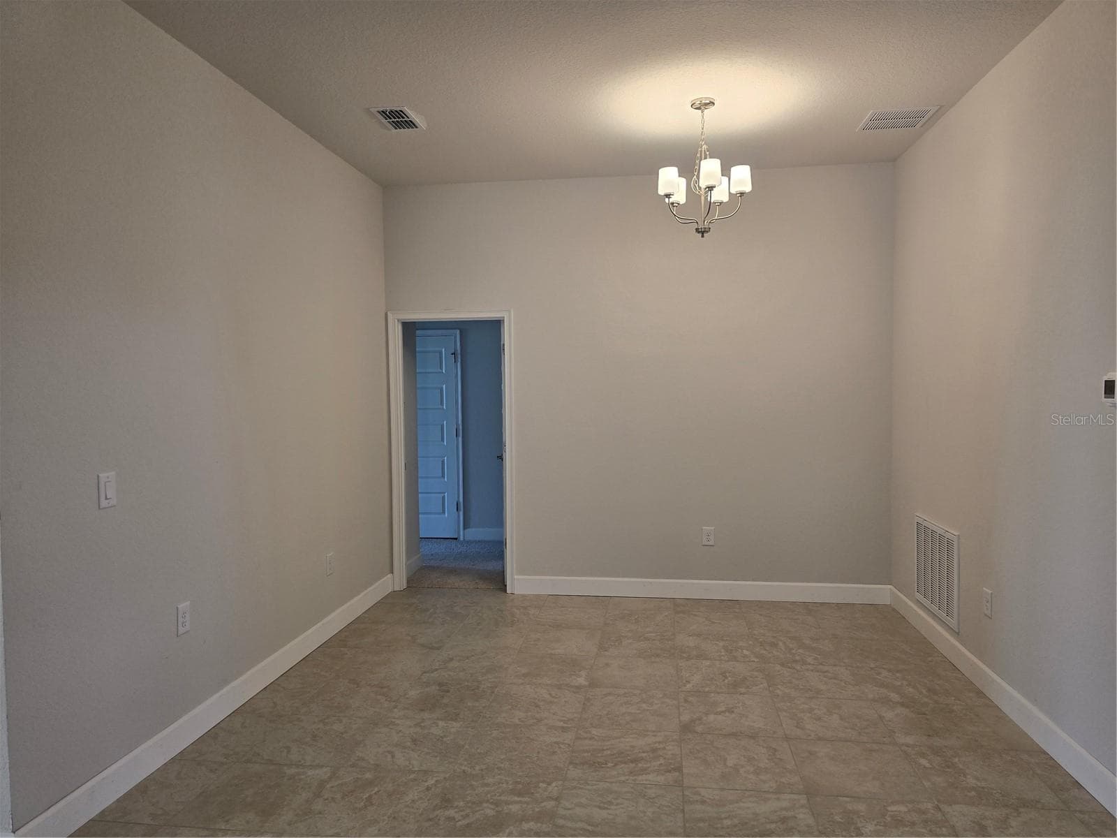 5504 Ocean Breeze Dr photo 4