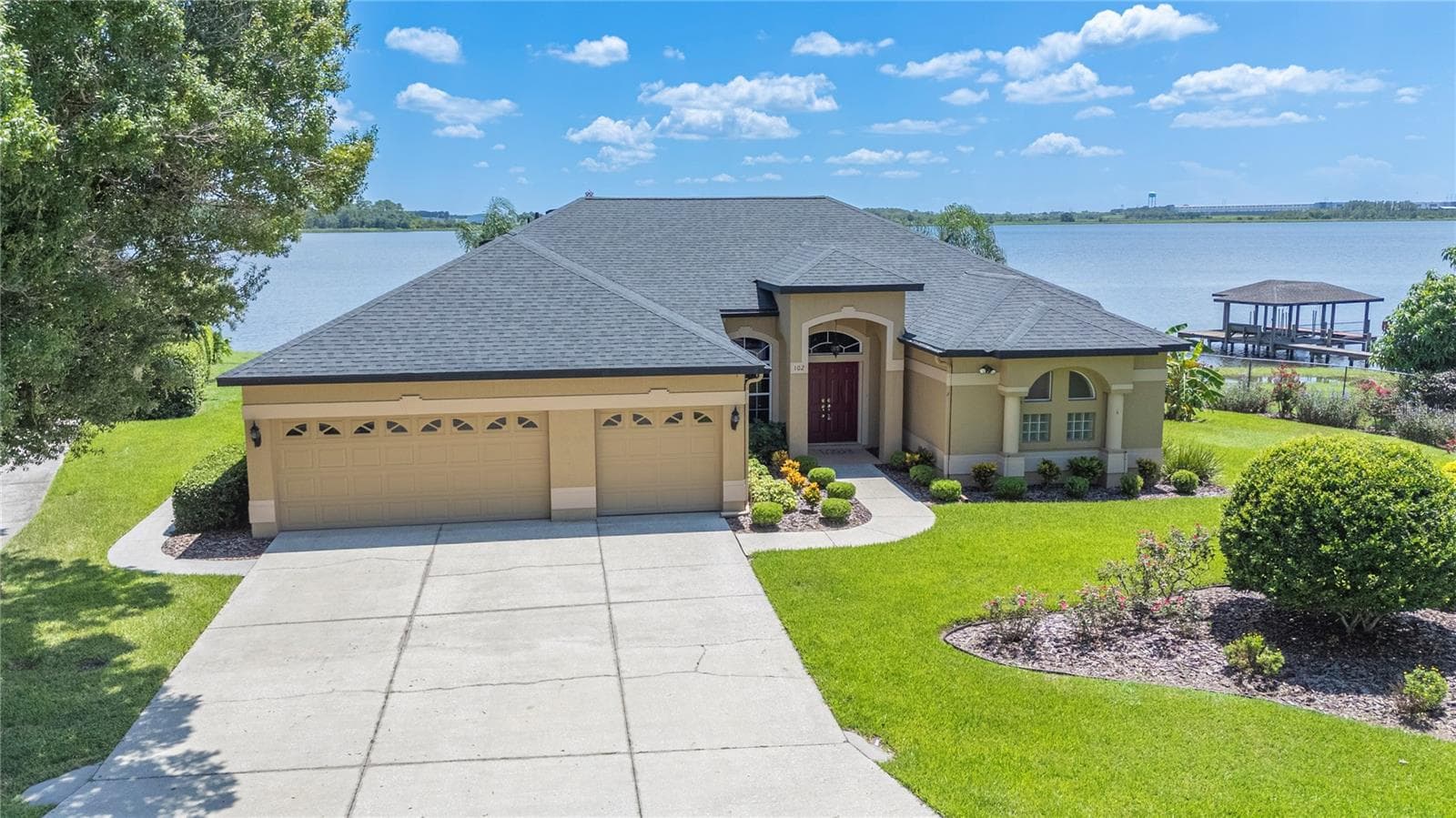 102 Bayberry Dr photo 3