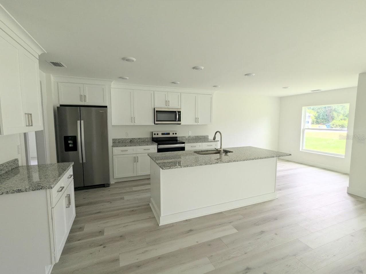 829 Clermont Ave N photo 4