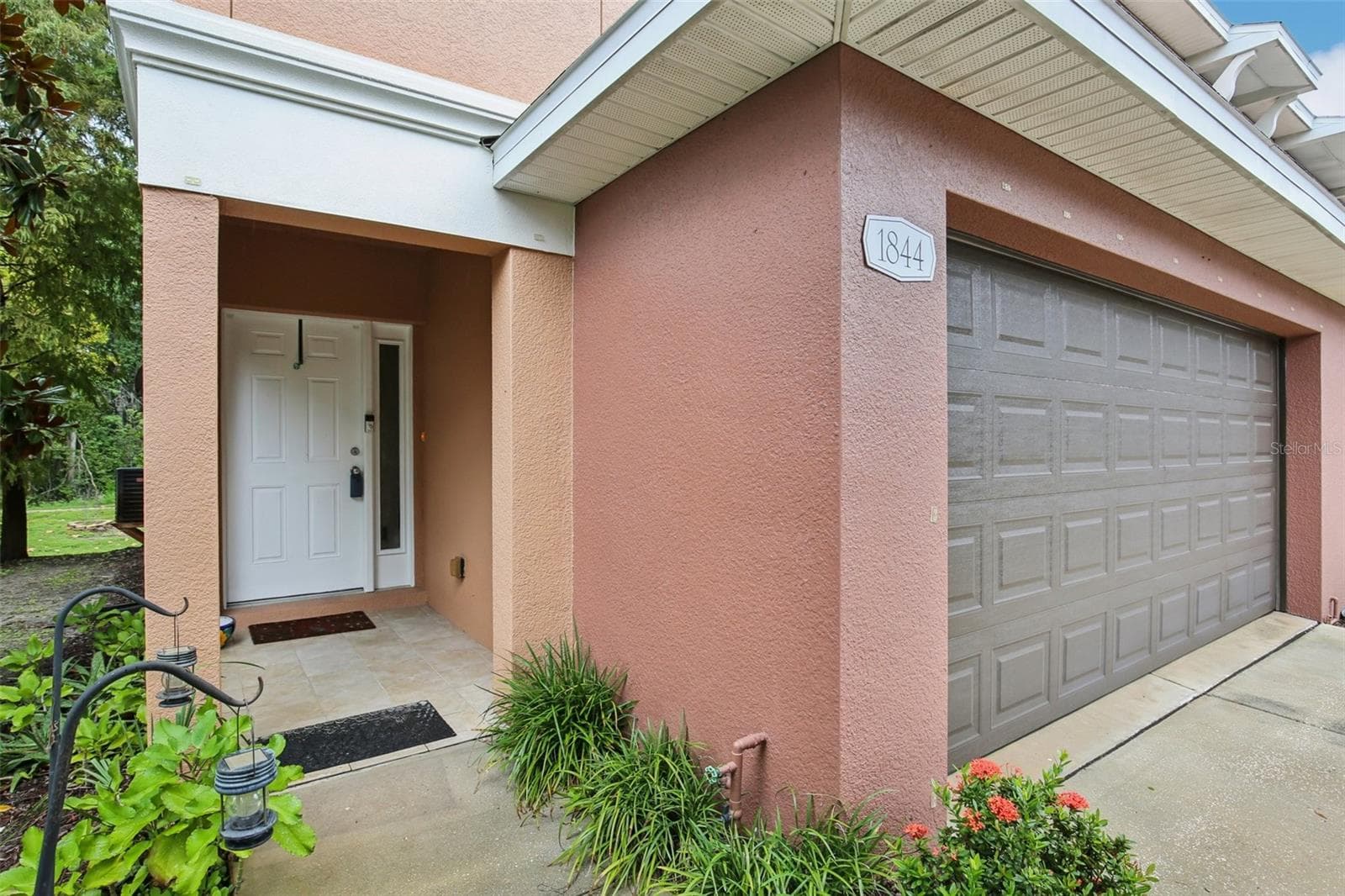 1844 Sommarie Way photo 3
