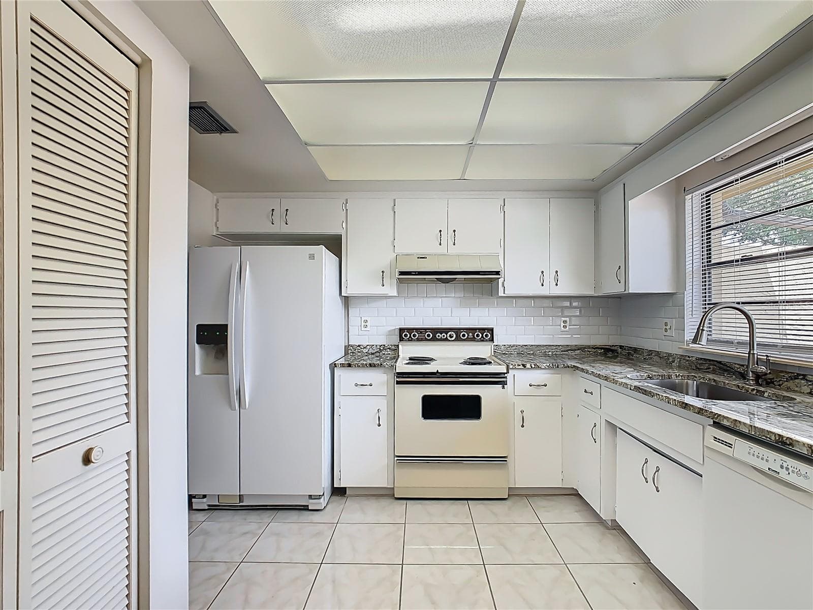1012 Medinah Dr SE photo 3